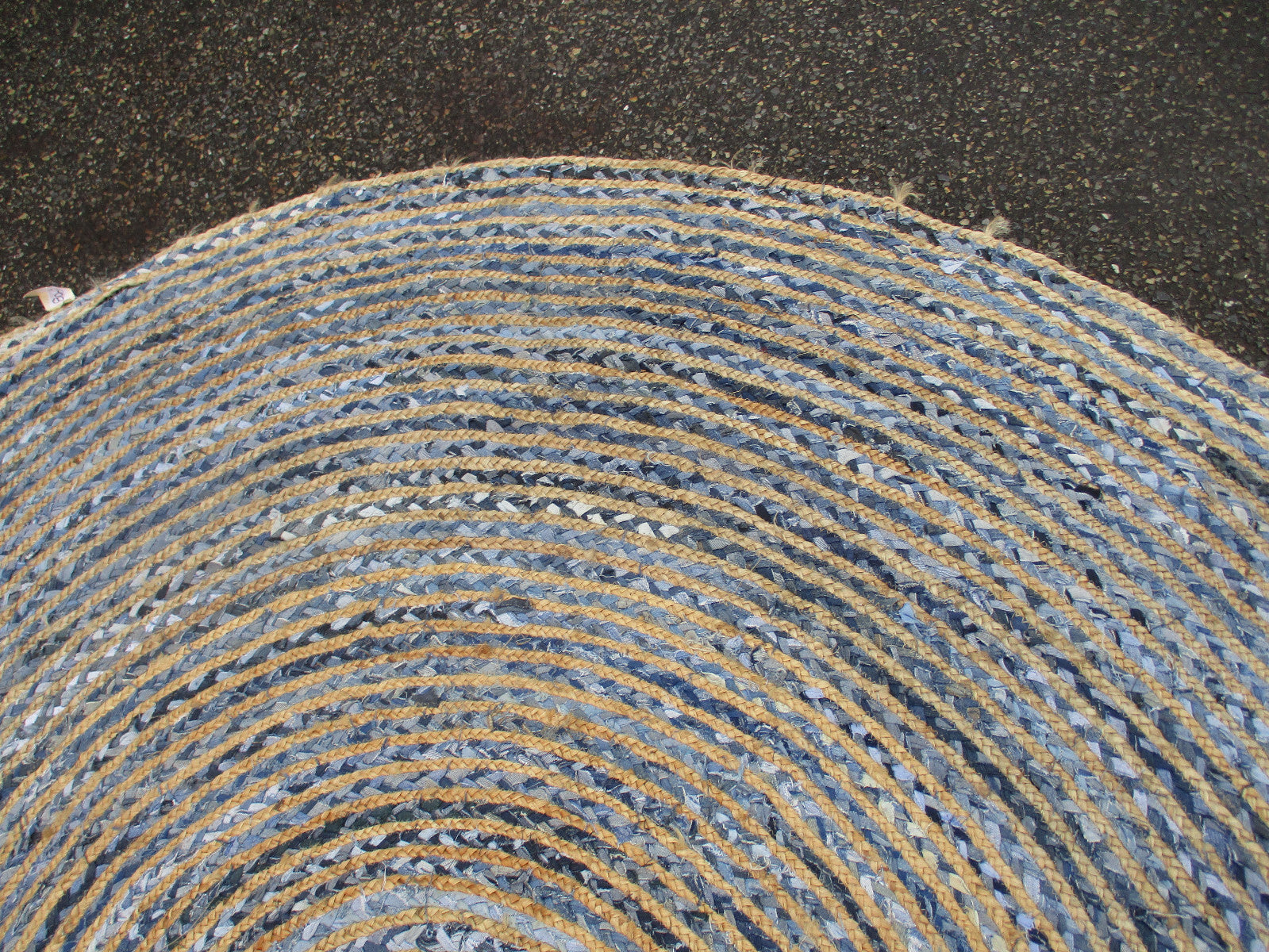 RUG 04:    Round Hand Made  Blue Rug   Size 8'  2 "  wide