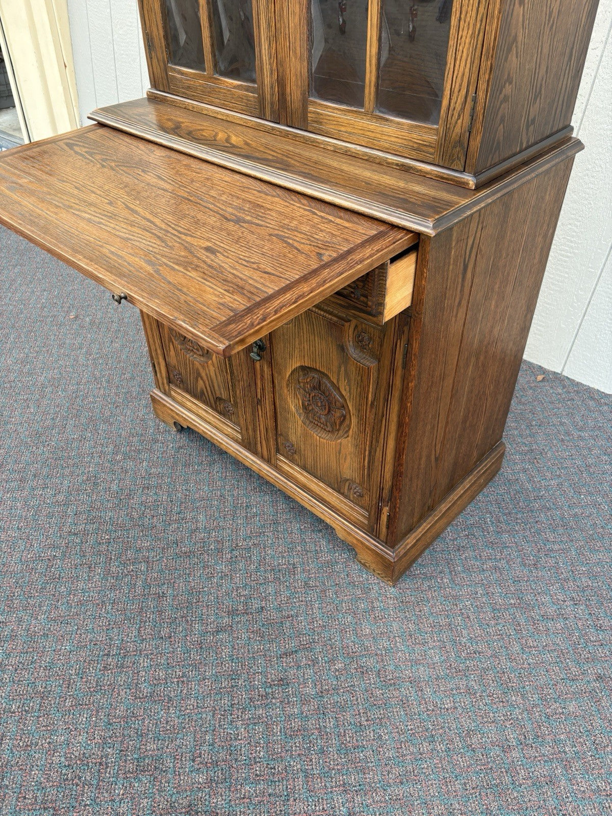 67133 FEUDAL Oak 2 Piece China Cabinet  Convex Glass in Doors