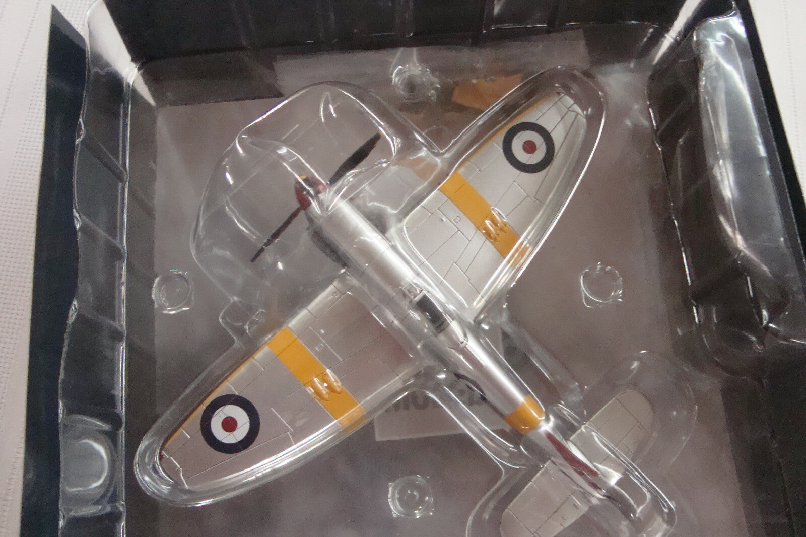 ES30 - HAWKER TEMPEST SkyMax Models with Stand in Original BOX 