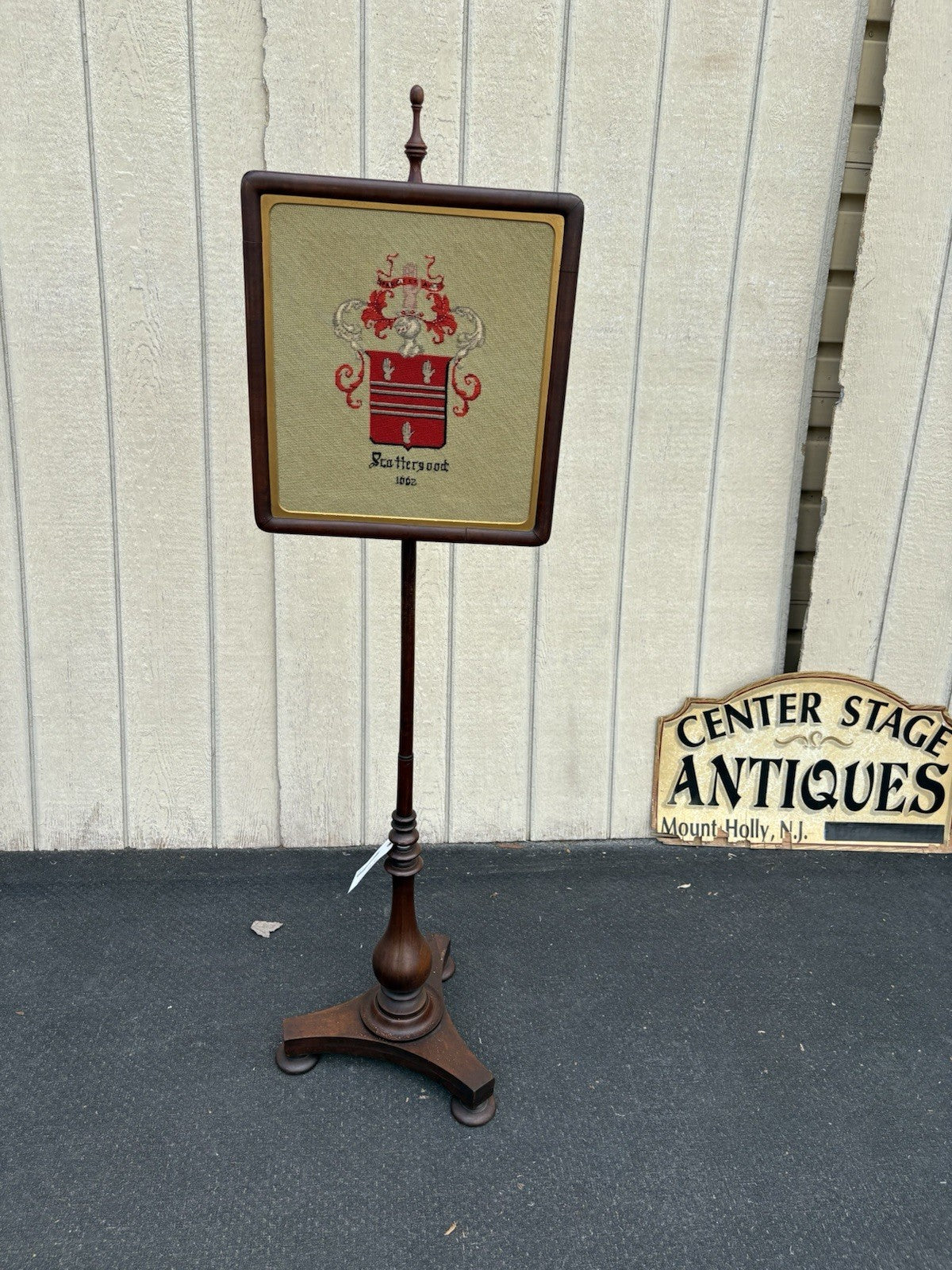 66633 Antique Empire  Needlepoint Fireplace Fire Screen