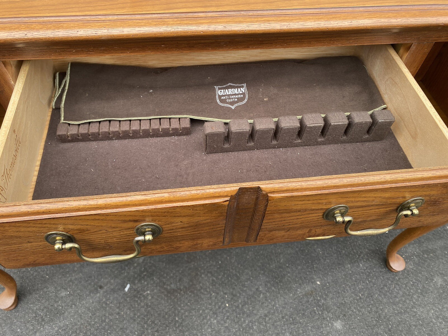 65700 Thomasville Oak Queen Anne Sideboard Server Cabinet