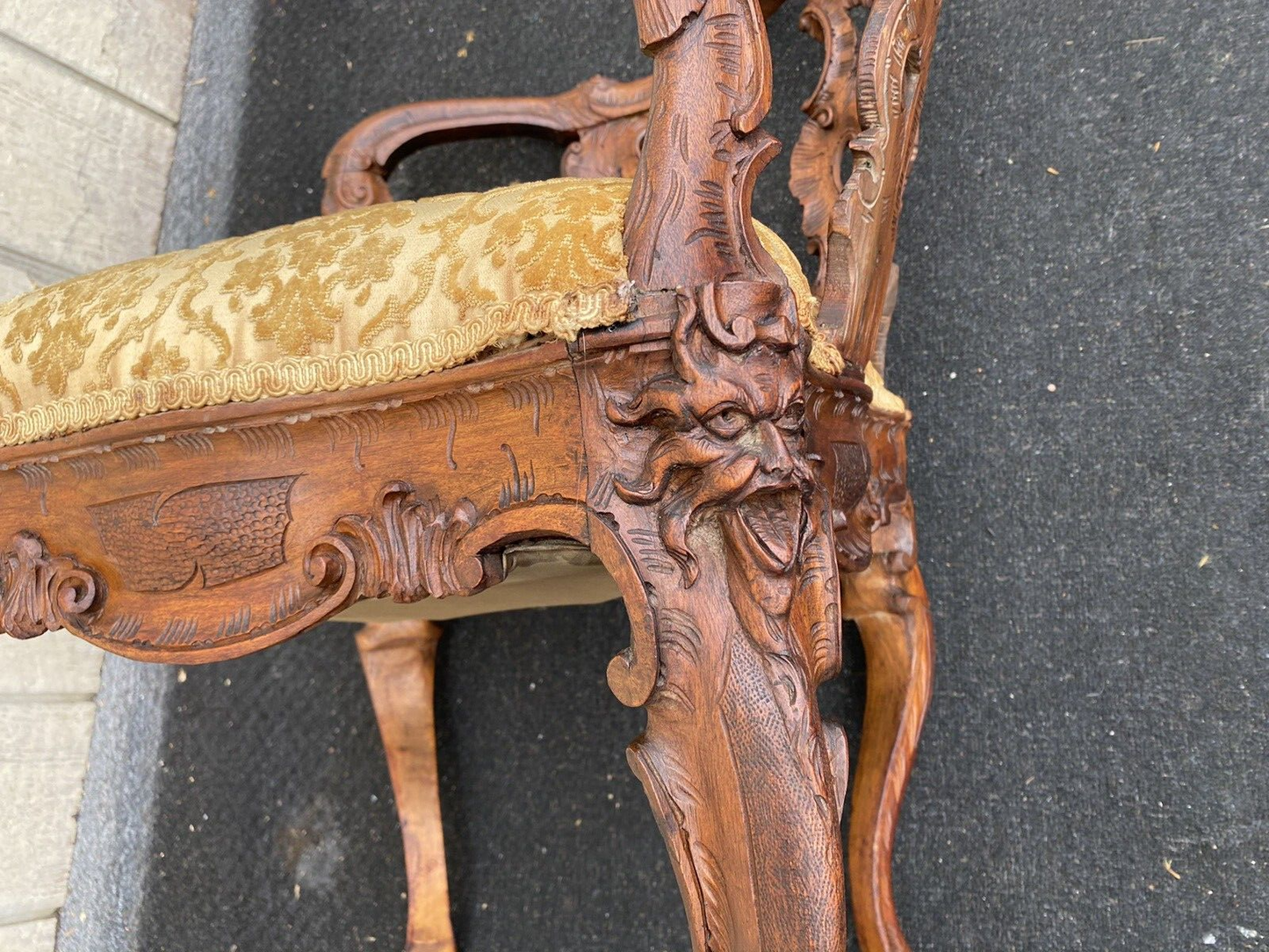 66207   Fancy Hand Carved Mahogany Corner Chair Northwind Lion   Faces VERY RARE