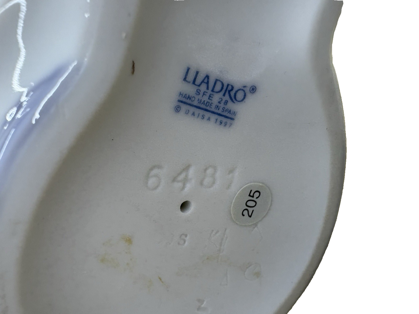 COL 03: LLADRO Porceliane Figure Statue 6481 stamped on base and   205 on  label