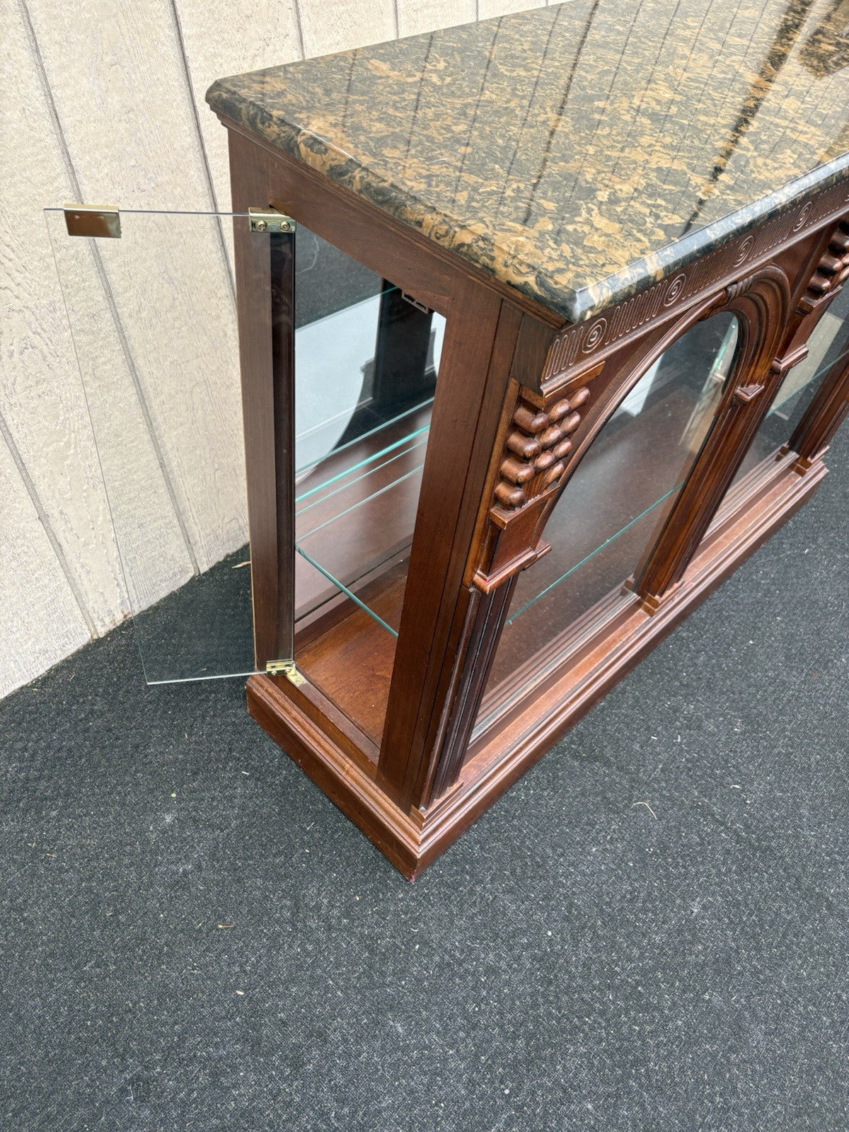 66840 Modern Pulaski Curio Console Credenza Sideboard Server Cabinet with Light