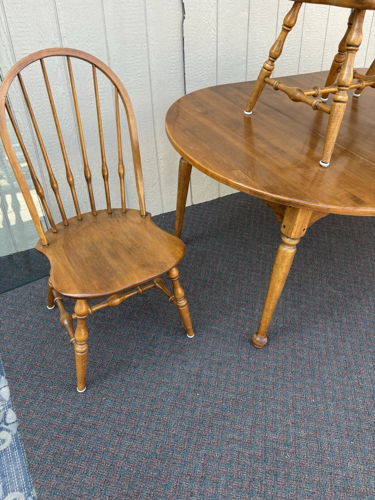66858 ETHAN ALLEN Maple Dining Table W/ 2 Leafs + 4 Windsor Chair s