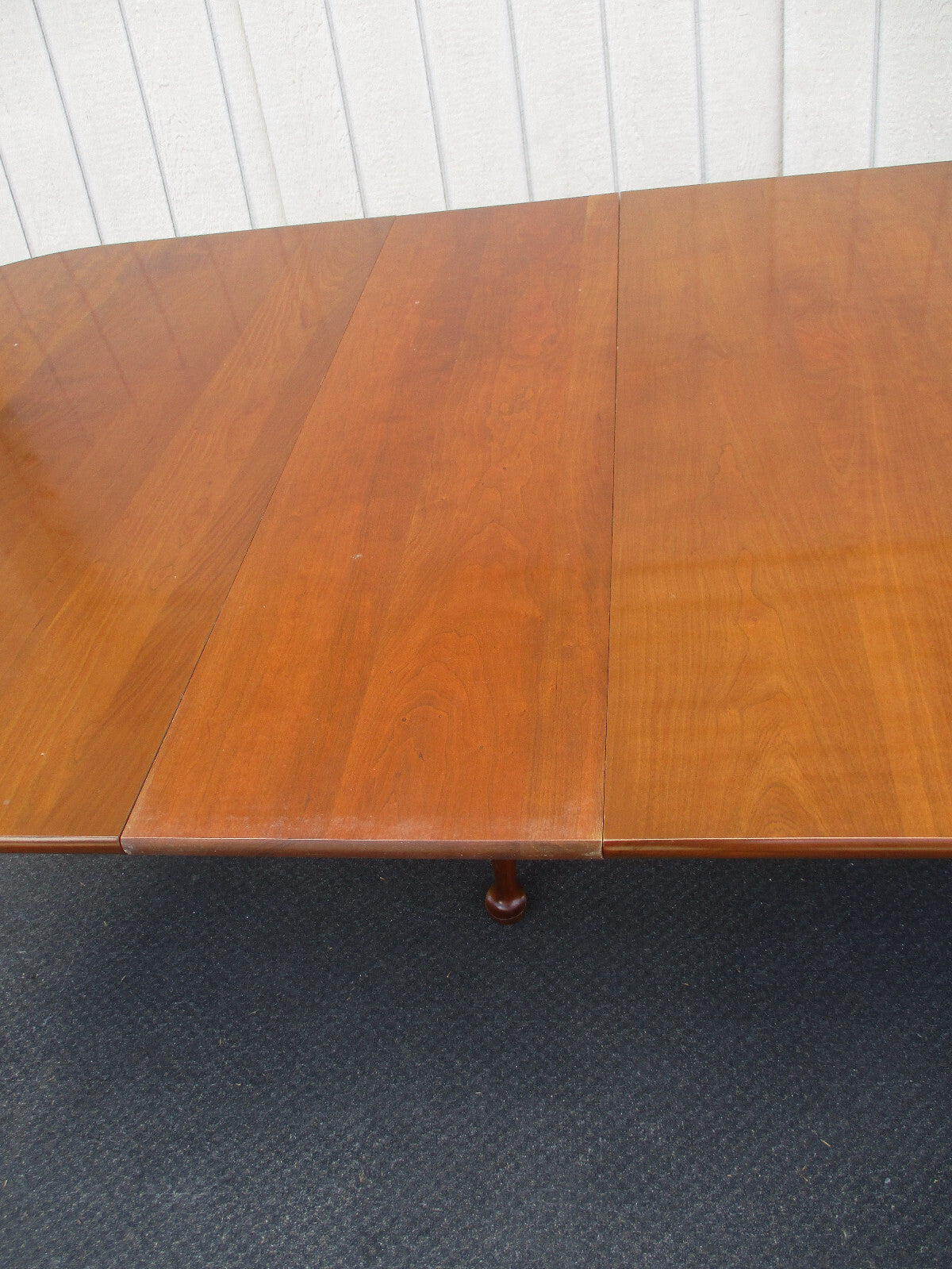 64226   Thomasville Cherry Dining Table w/ leaf  +  6 Chair s