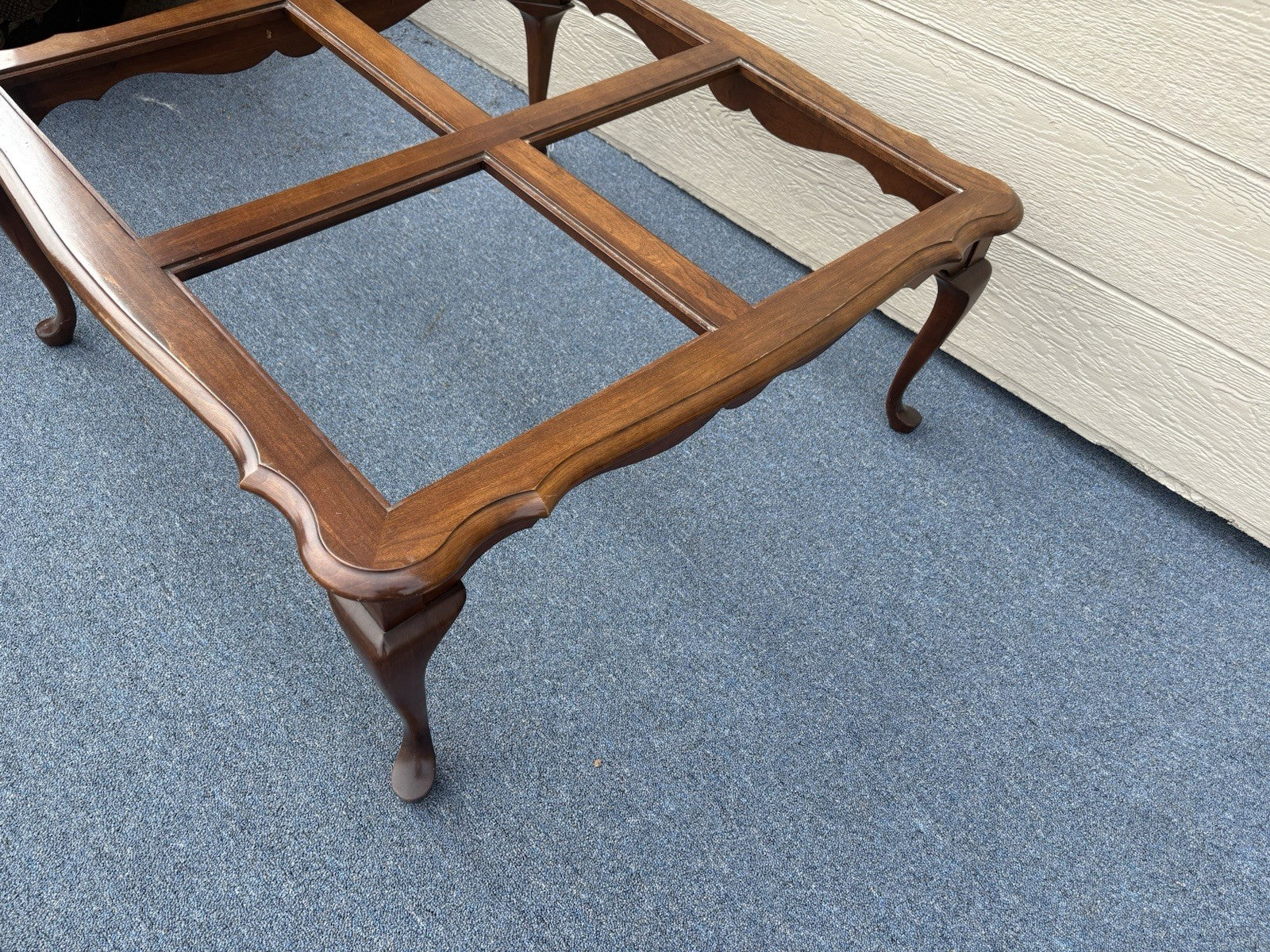 62020 PENNSYLVANIA HOUSE  Cherry Glass Top Queen Anne Coffee Table