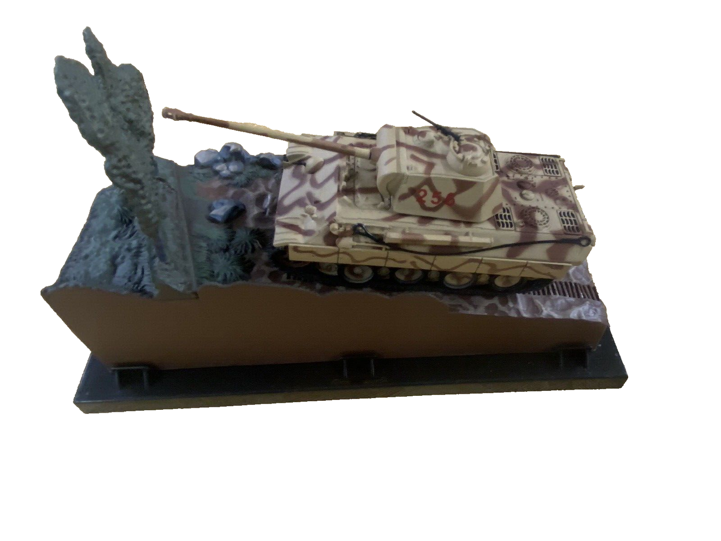ES 49 :     2 Matchbox  FOREST CROSSING PANTHER  AND TYPE A  Military Tanks