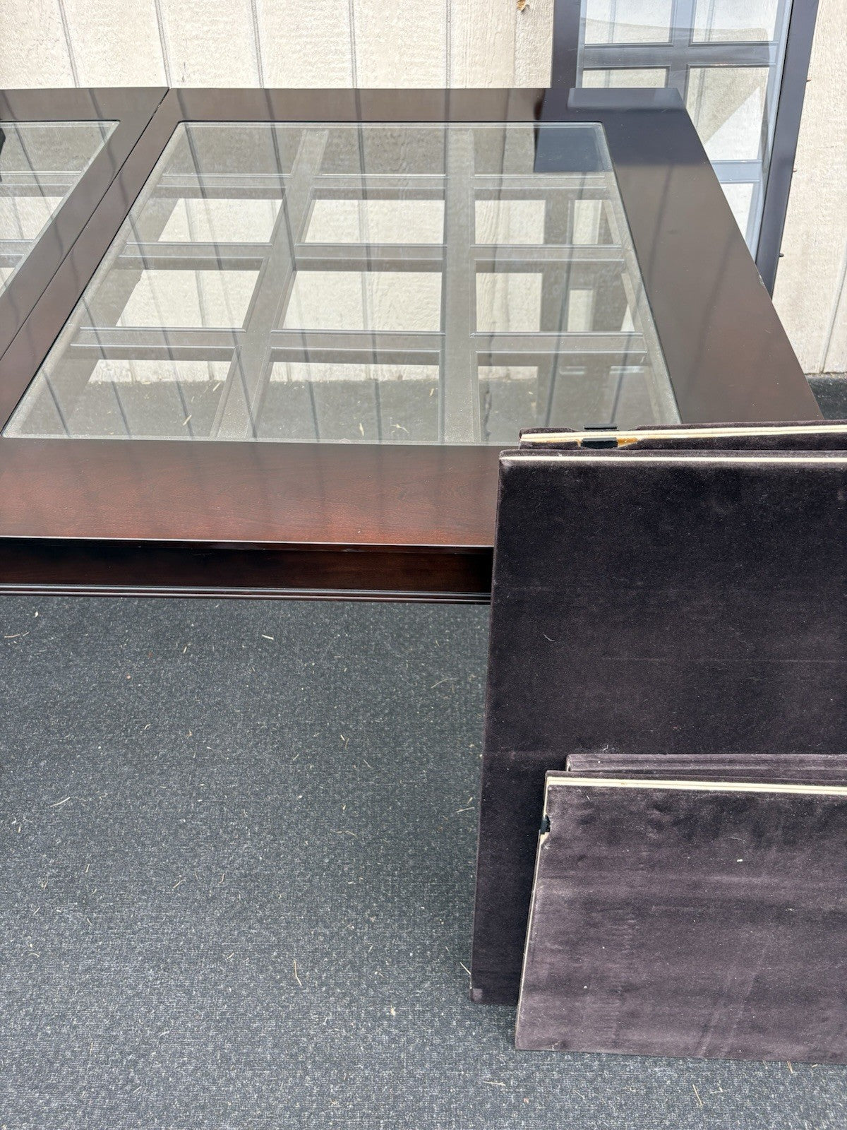 64258     Large Stanley  Modern  DINING Table w/ 2 leafs + table pads 110" Long