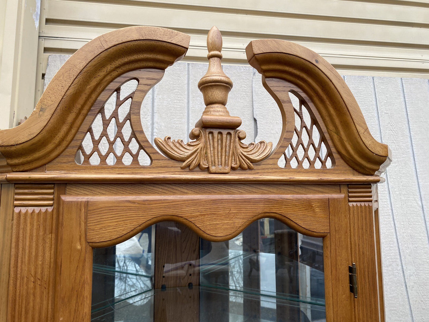 65091      Oak Corner Curio Cabinet with Plate Glass Shelves     (BN 05)