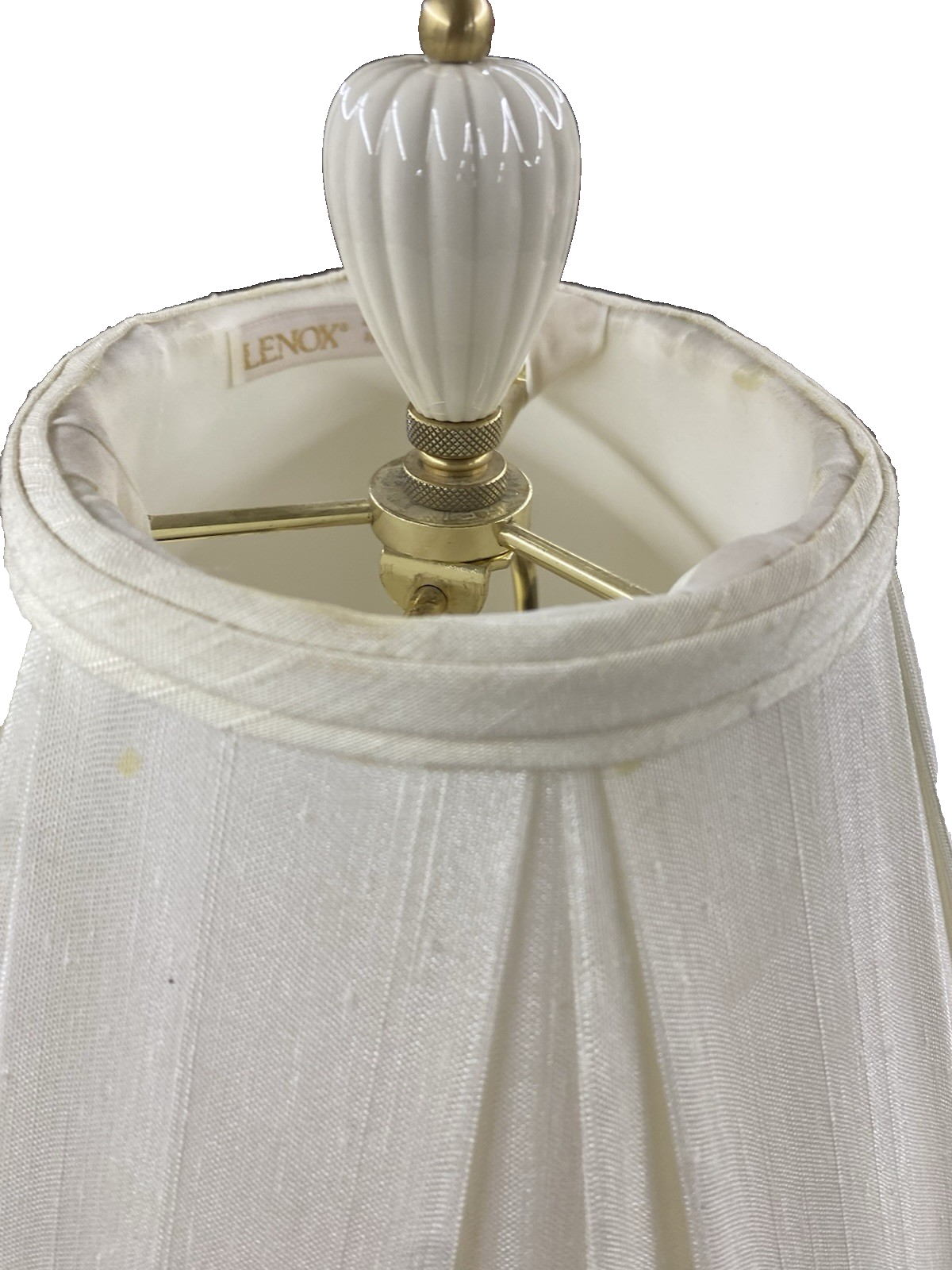66558 Lenox Quoizel Table Lamp with Lenox Tag on shade