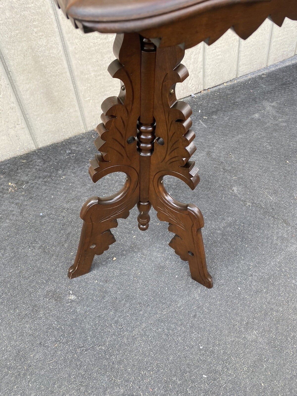 65732 Antique Victorian Walnut Lamp Table Stand