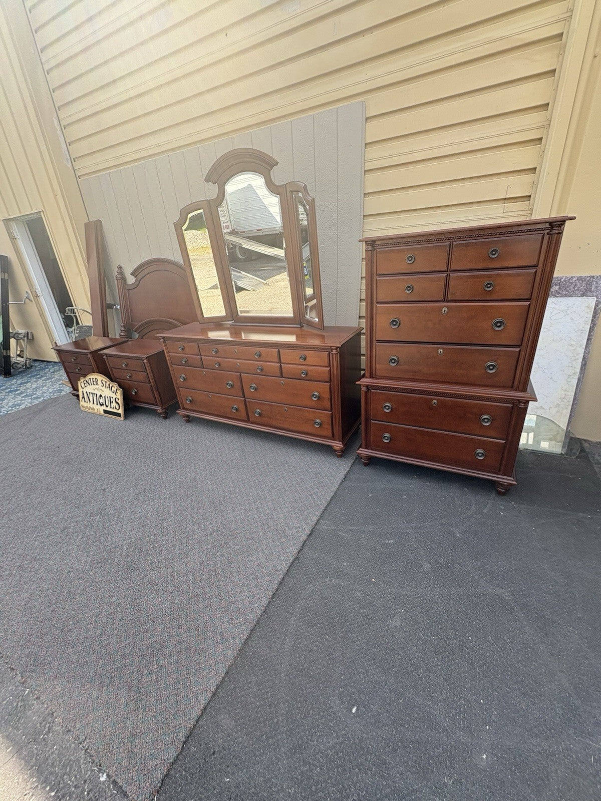 67025 KIMBALL Furniture Bedroom Set High, Low w/ Mirror. Queen Bed 2 Nightstands