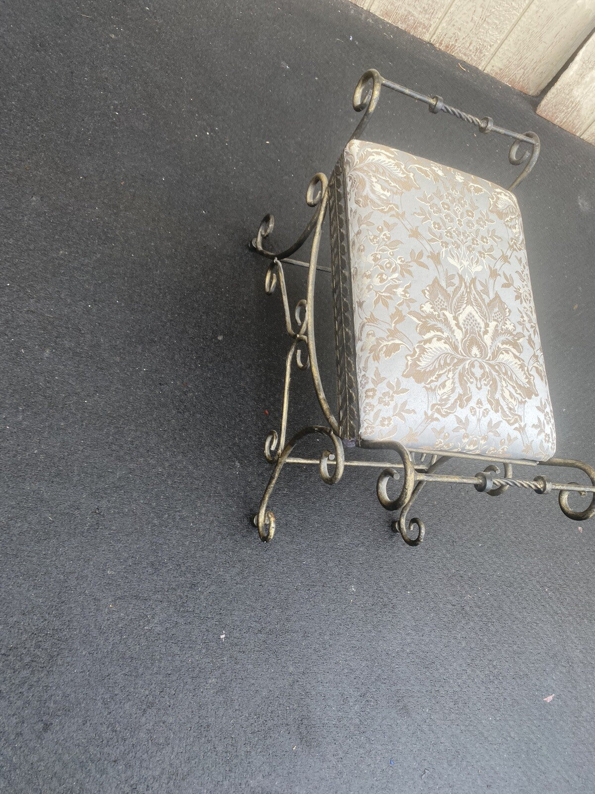 66353   Quality Fancy Iron Vanity Bench Stool Ottoman