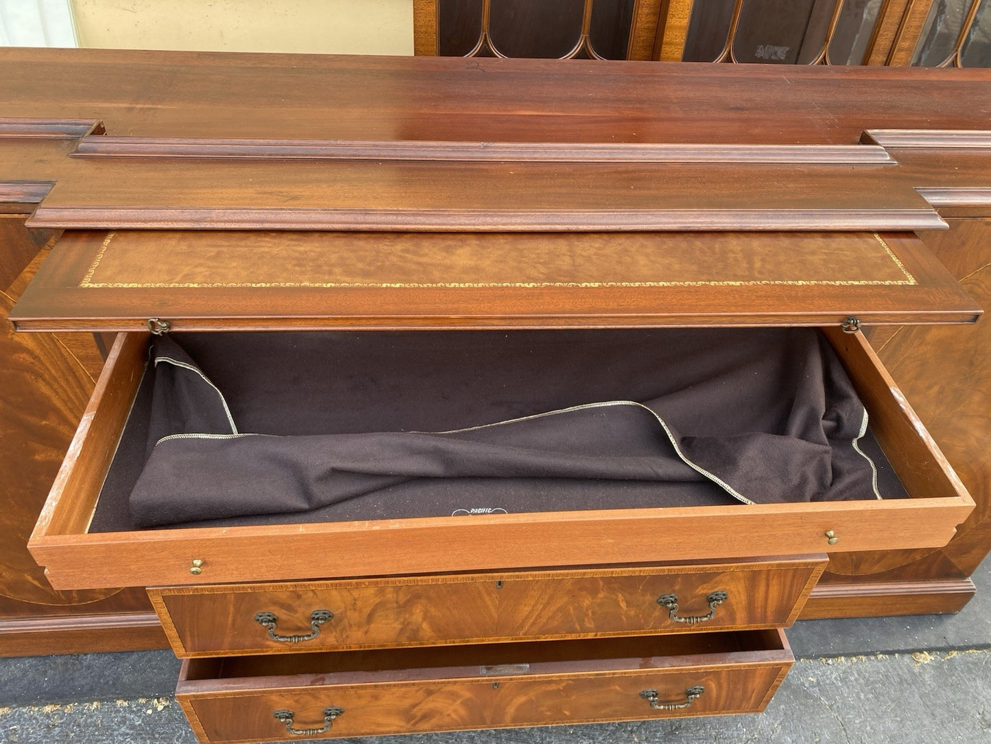 66586   QUALITY Inlaid Sacks MARLBORO MANOR  Breakfront China Cabinet