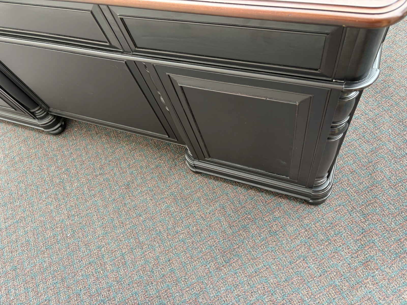 67108 Modern Riverside Furniture Ebony Executive Desk