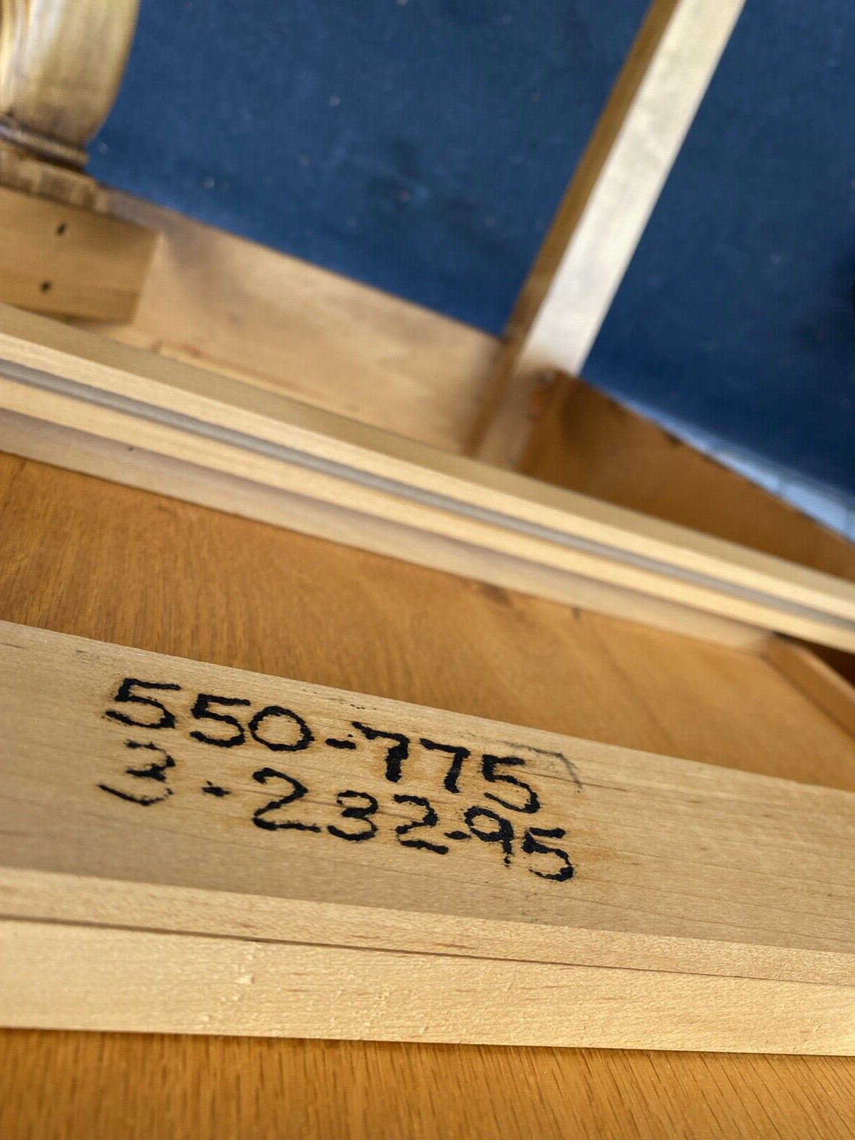 65278 SHERRILL CTH  Maple Figural Console Table Stand