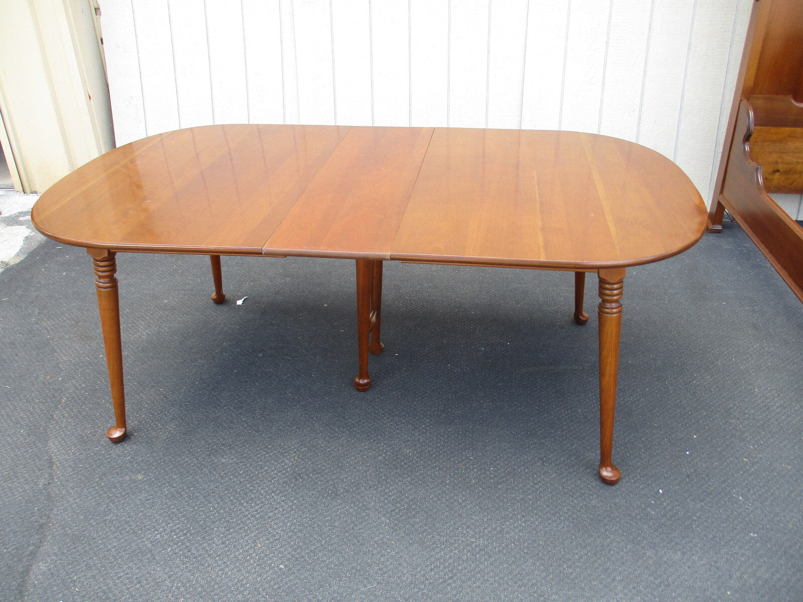 64226   Thomasville Cherry Dining Table w/ leaf  +  6 Chair s