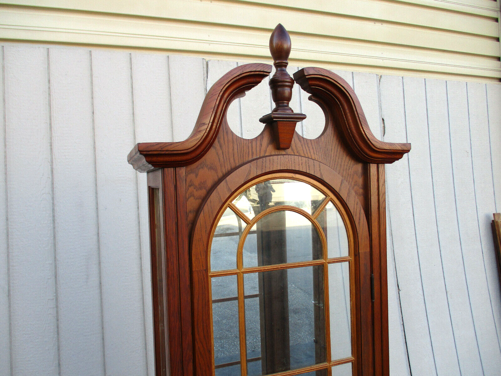 62955   Pulaski Oak Curio China Display Cabinet Etergie