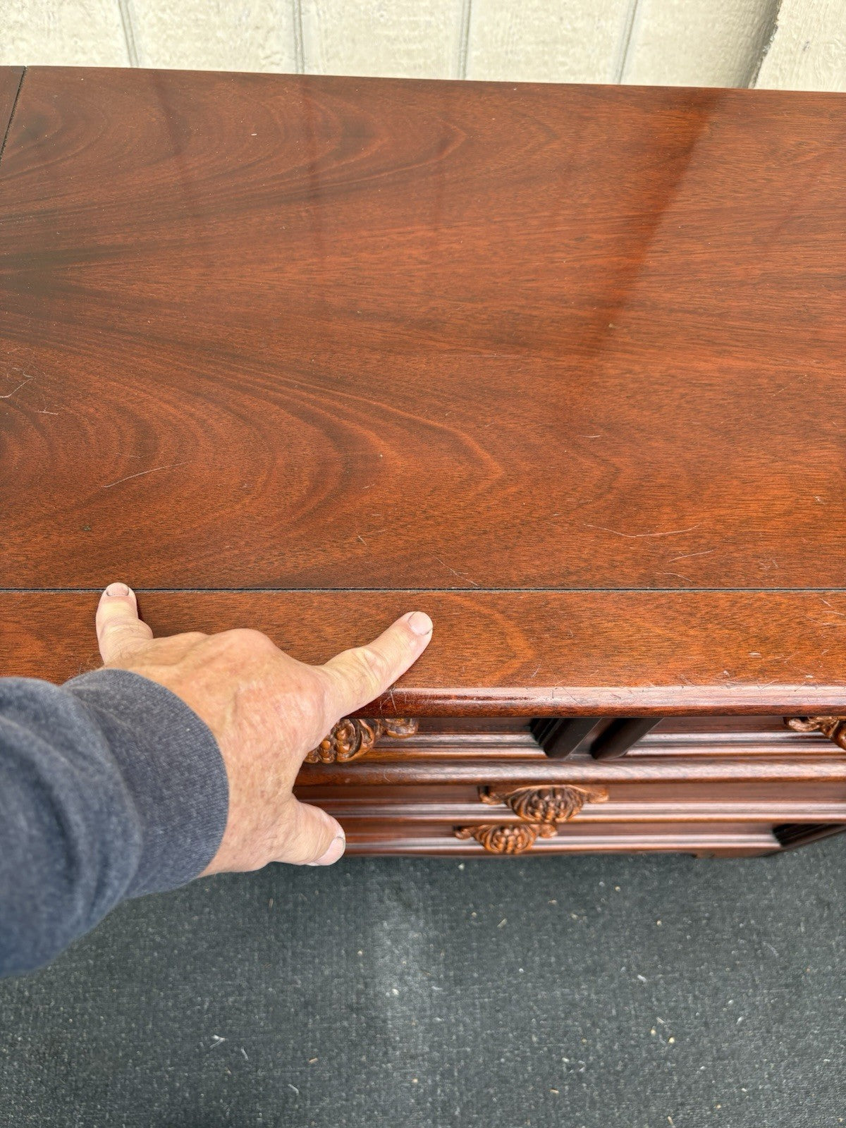 66727  Dixie Furniture Mahogany Dresser Chest Wood Carved Drawer Pulls