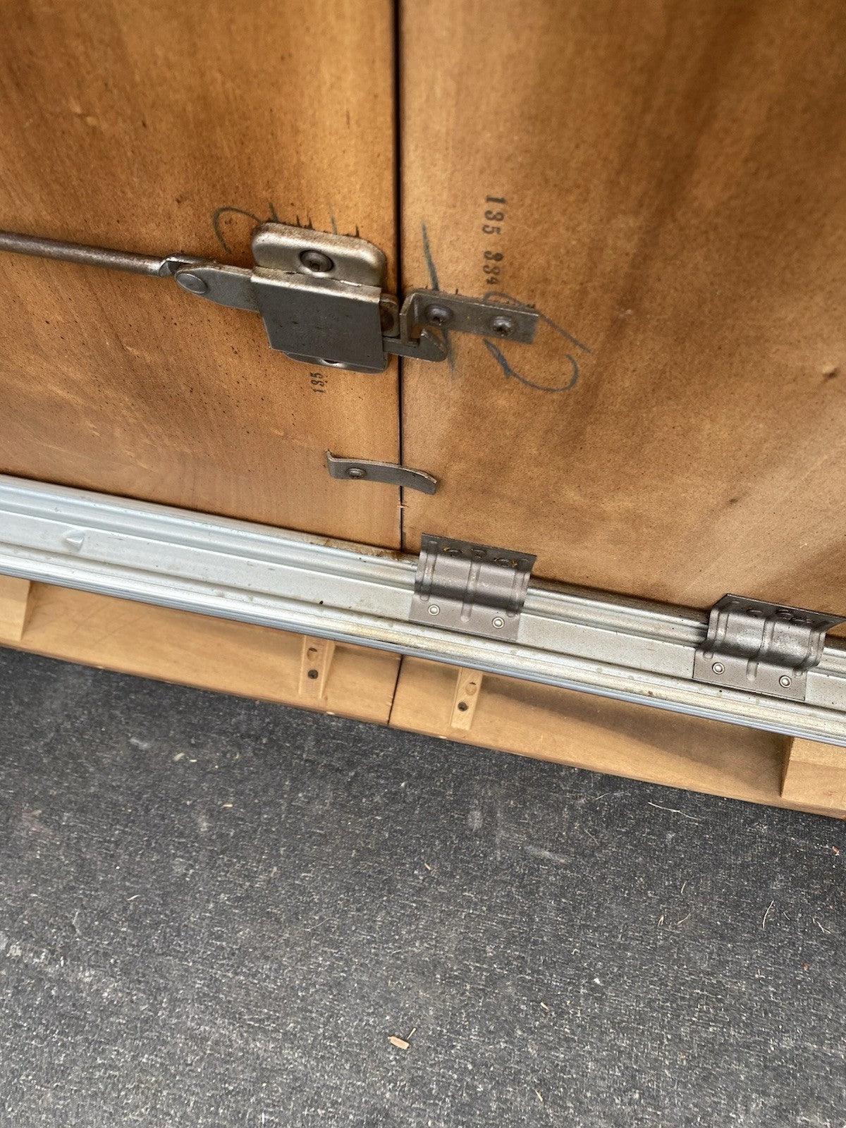 66514 Mahogany Queen Anne Oval Dining Table with NO leafs