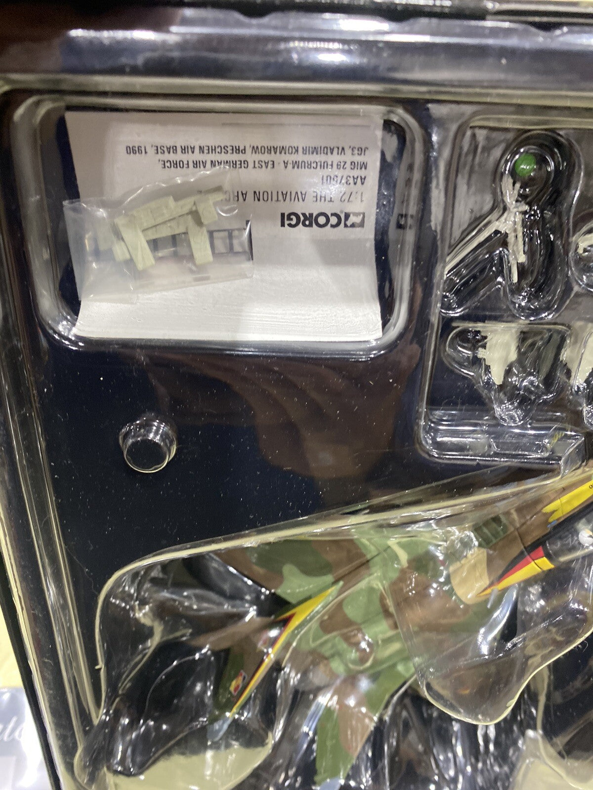 ES 207 :   Corgi AA37501 MIG 29 FULCRUM AEAST GERMANY VLadimir KOMAROW 1990