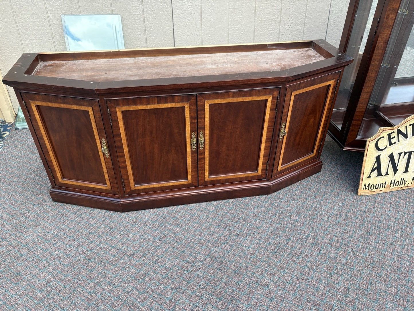 67135 Banded Mahogany Thomasville Breakfront China Cabinet Curio