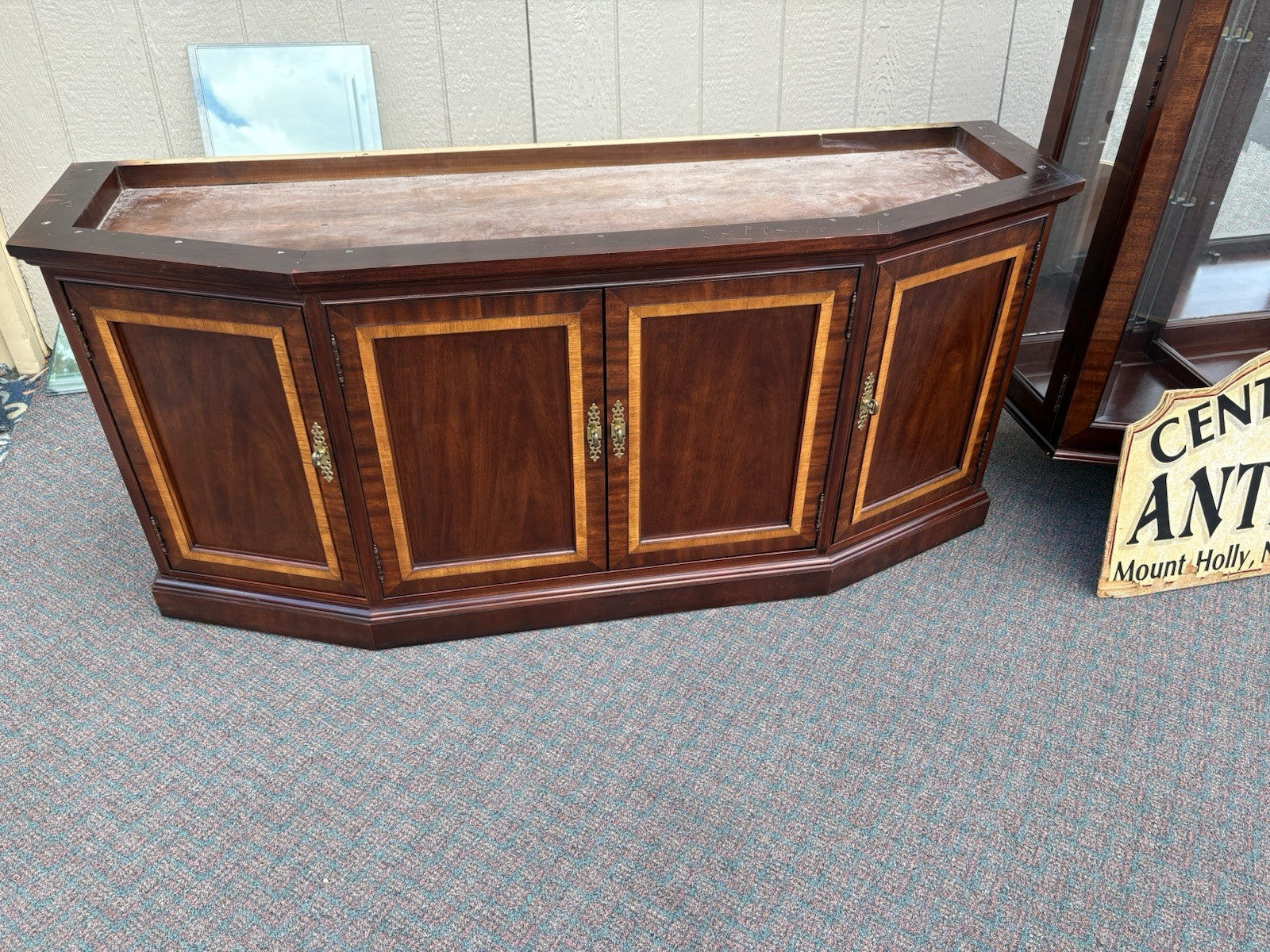 67135 Banded Mahogany Thomasville Breakfront China Cabinet Curio