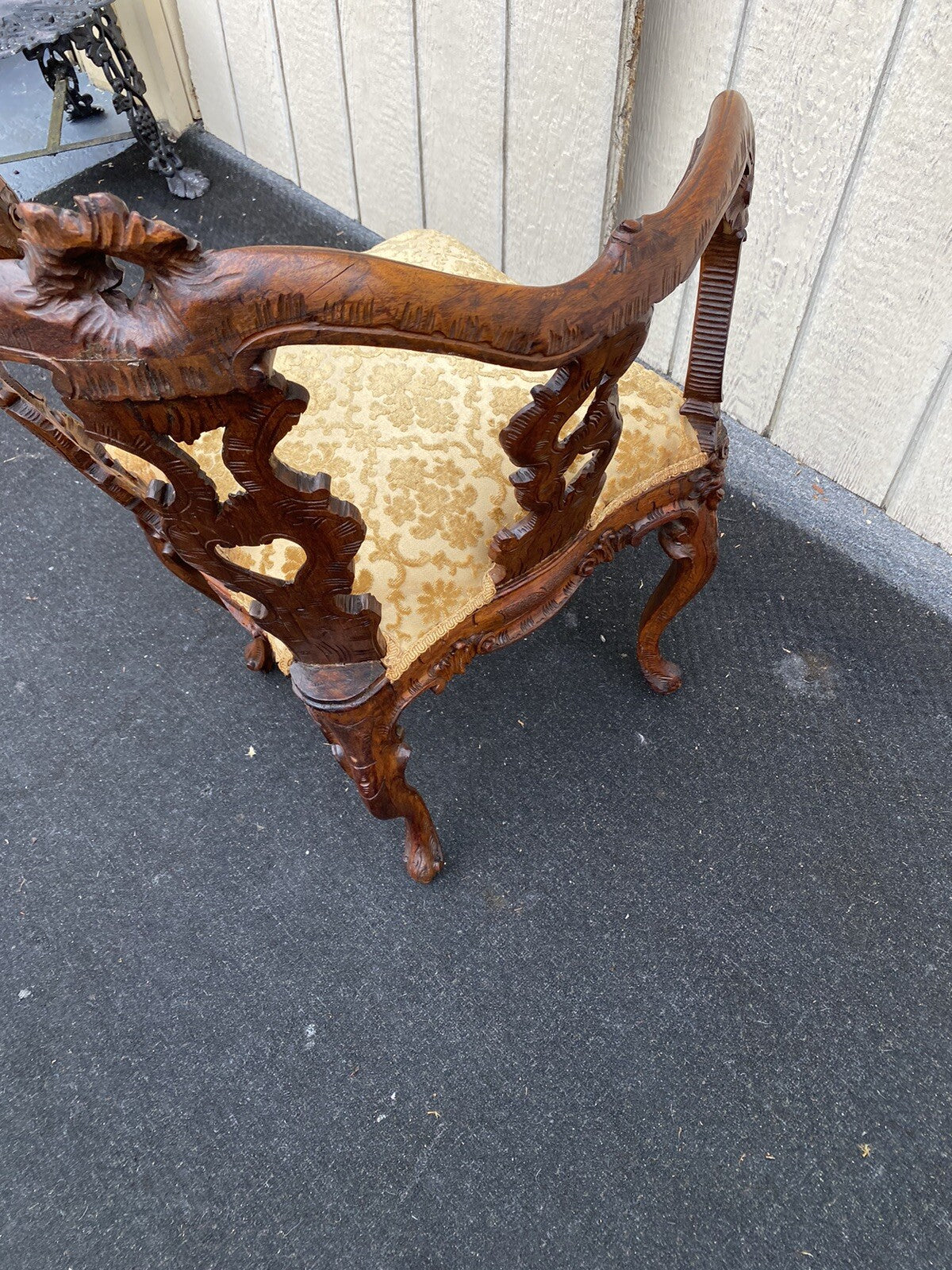 66207   Fancy Hand Carved Mahogany Corner Chair Northwind Lion   Faces VERY RARE