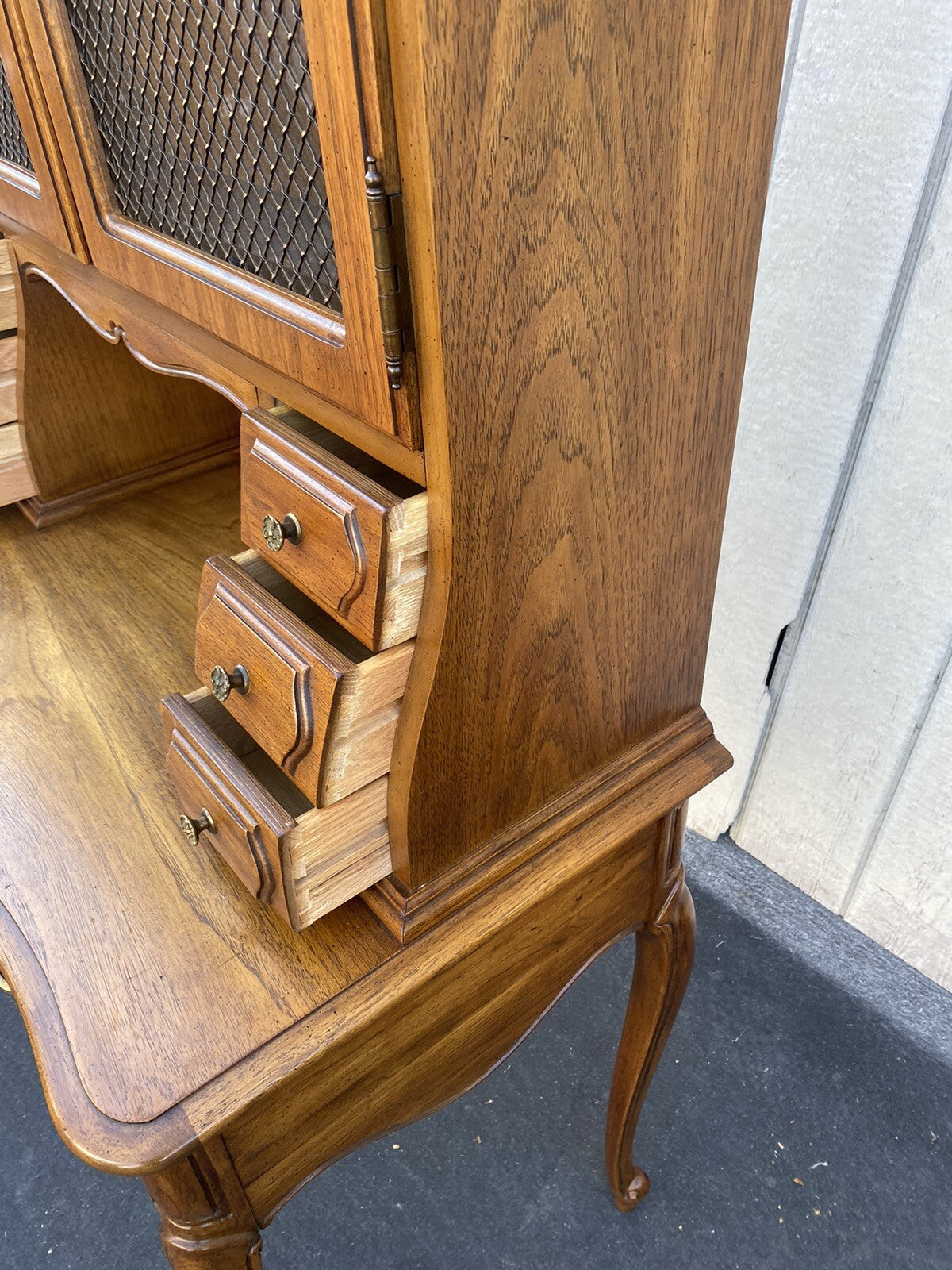 66017   THOMASVILLE Oak French Country W/ Bookcase Top