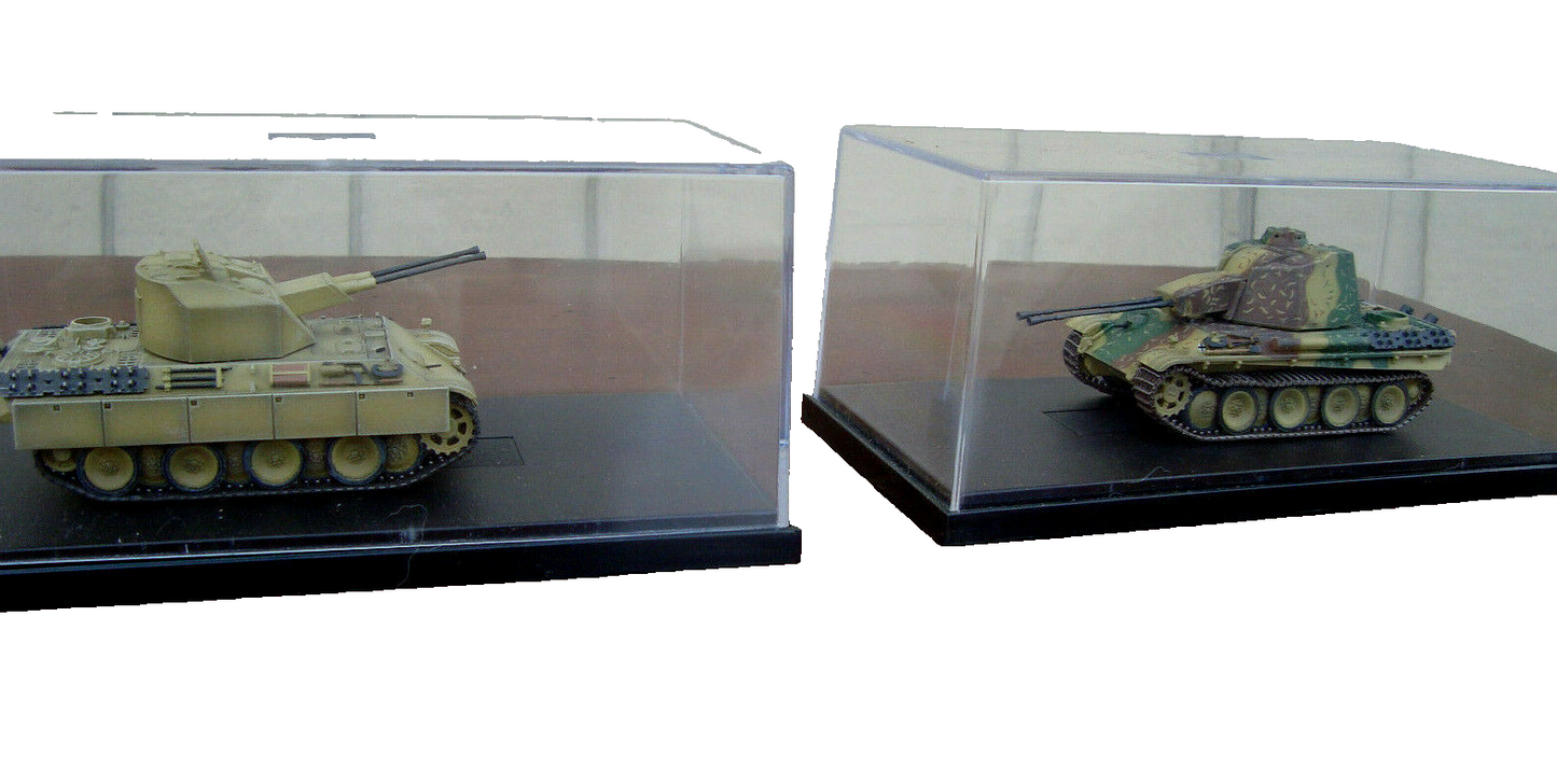 ES 1:     Pair Dragon Armor - WWII Military Small Tanks In Show Case