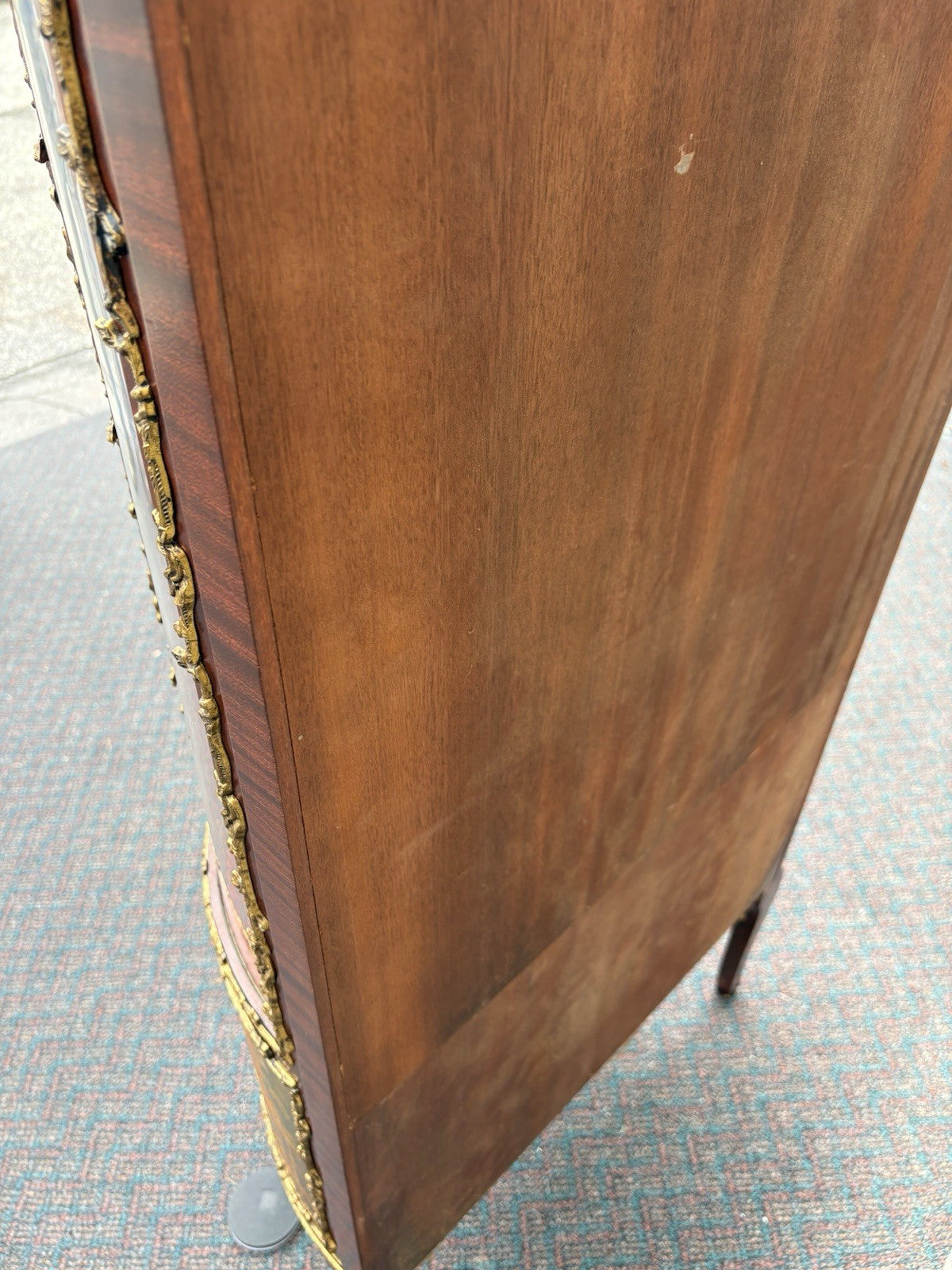 67095 Louis XV Curio China Cabinet with Bronze ormalu