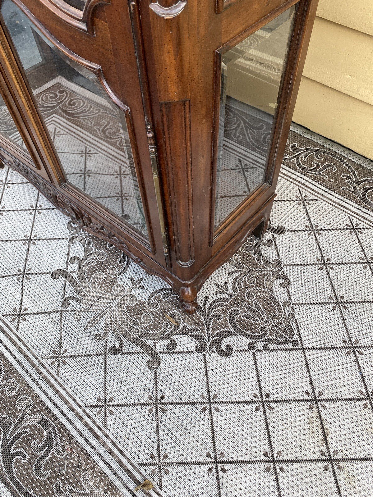 64784 Super Quality Lighted Curio China Cabinet