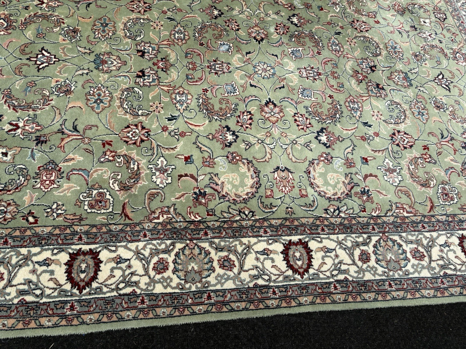 RUG 10: Oriental Carpet Rug SIZE 9' 6" x 6'