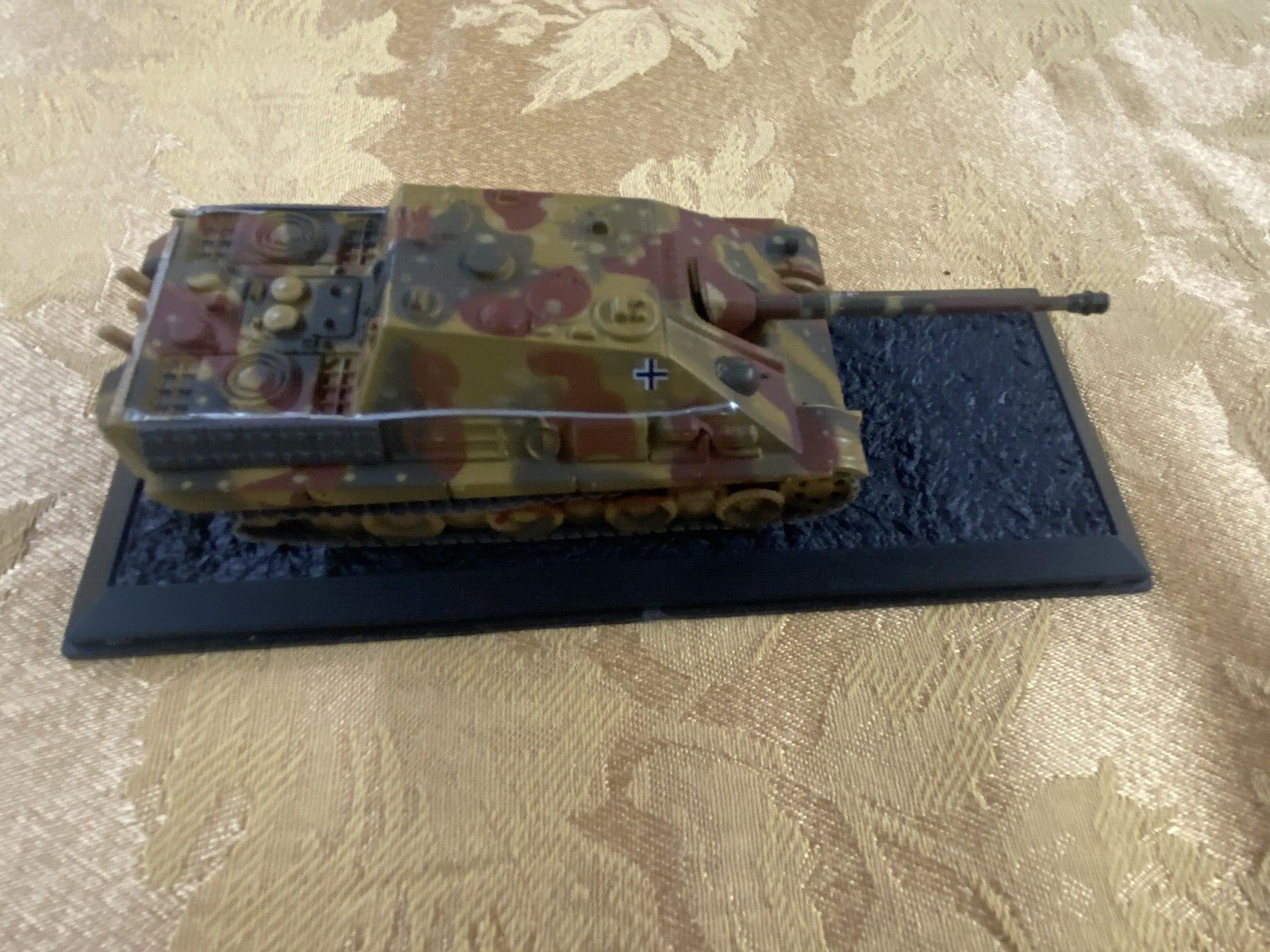 ES 48  :   3 Diecast Military Tanks with showcases  6 1/4" x 2 1/2" x 2 1/2"H