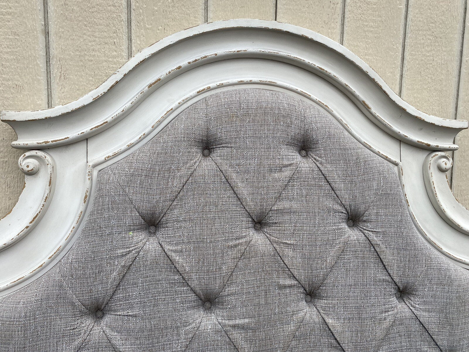 64918 Ashley Furniture Decorator Upholstered Queen Size Headboard Bed