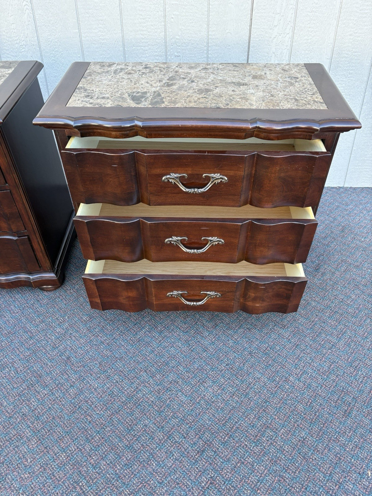 67105 Pair of BERNHARDT Modern Nightstand End Table Stand s