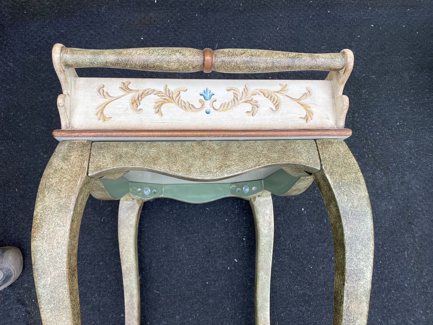 65140   Decorator Coffee Table Stand