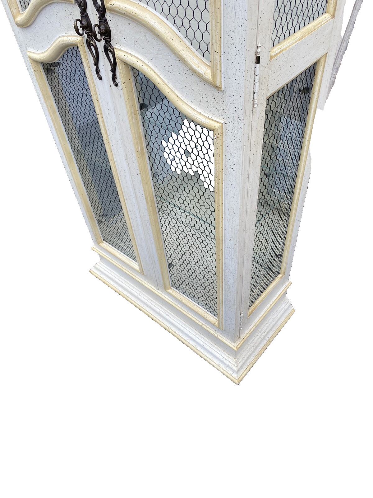 65352   Decorator Curio Cabinet HEKMAN French Regency  ???