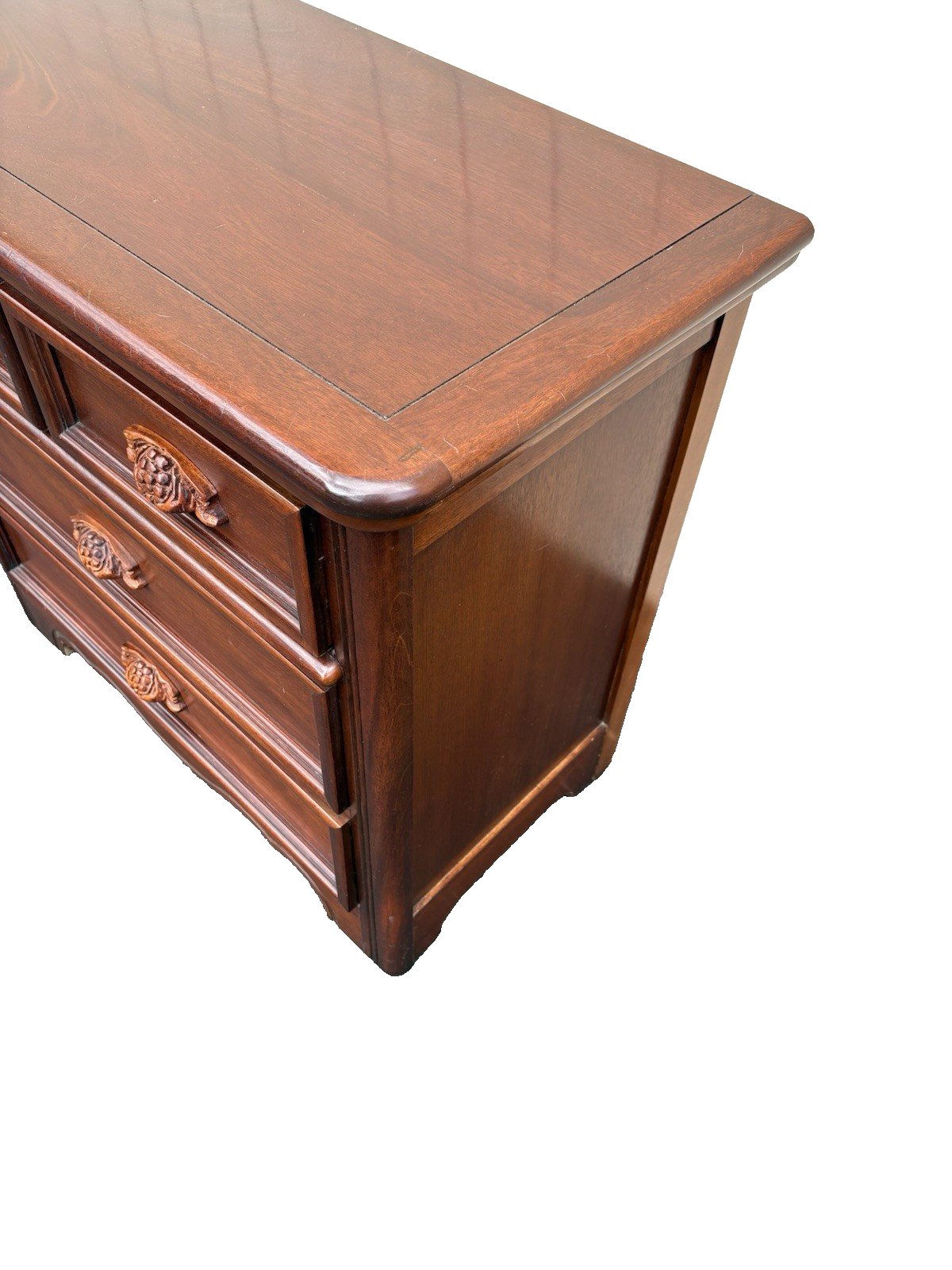 66727  Dixie Furniture Mahogany Dresser Chest Wood Carved Drawer Pulls