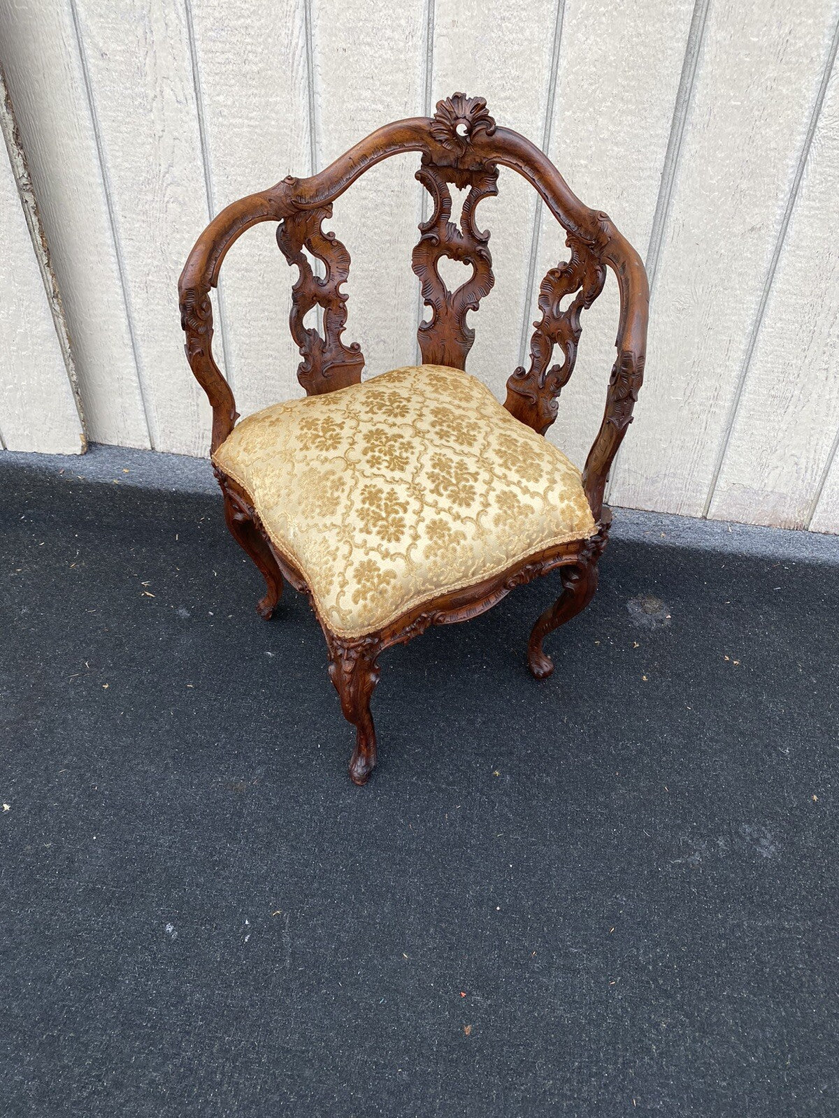 66207   Fancy Hand Carved Mahogany Corner Chair Northwind Lion   Faces VERY RARE