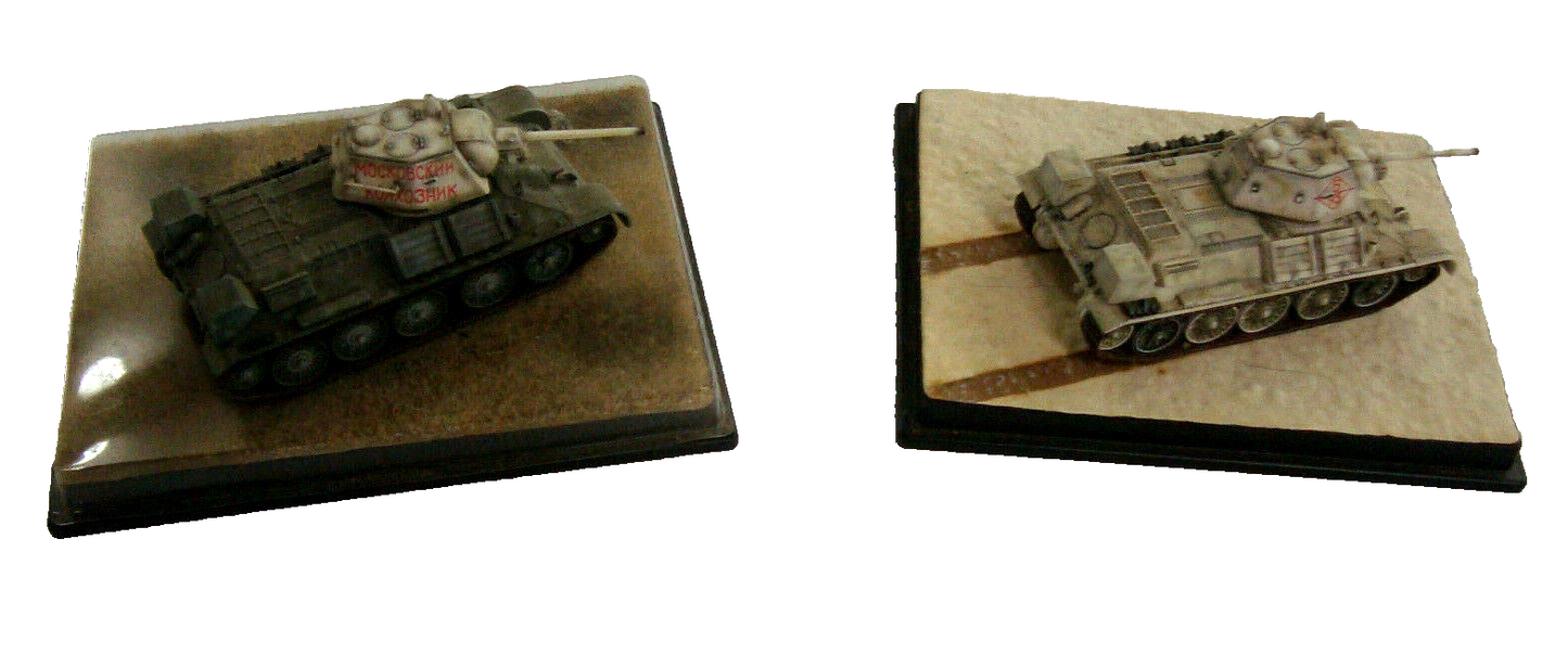 ES35: Pair of Dragon Armor Model WWII Collectibles Military Tanks w/display Base