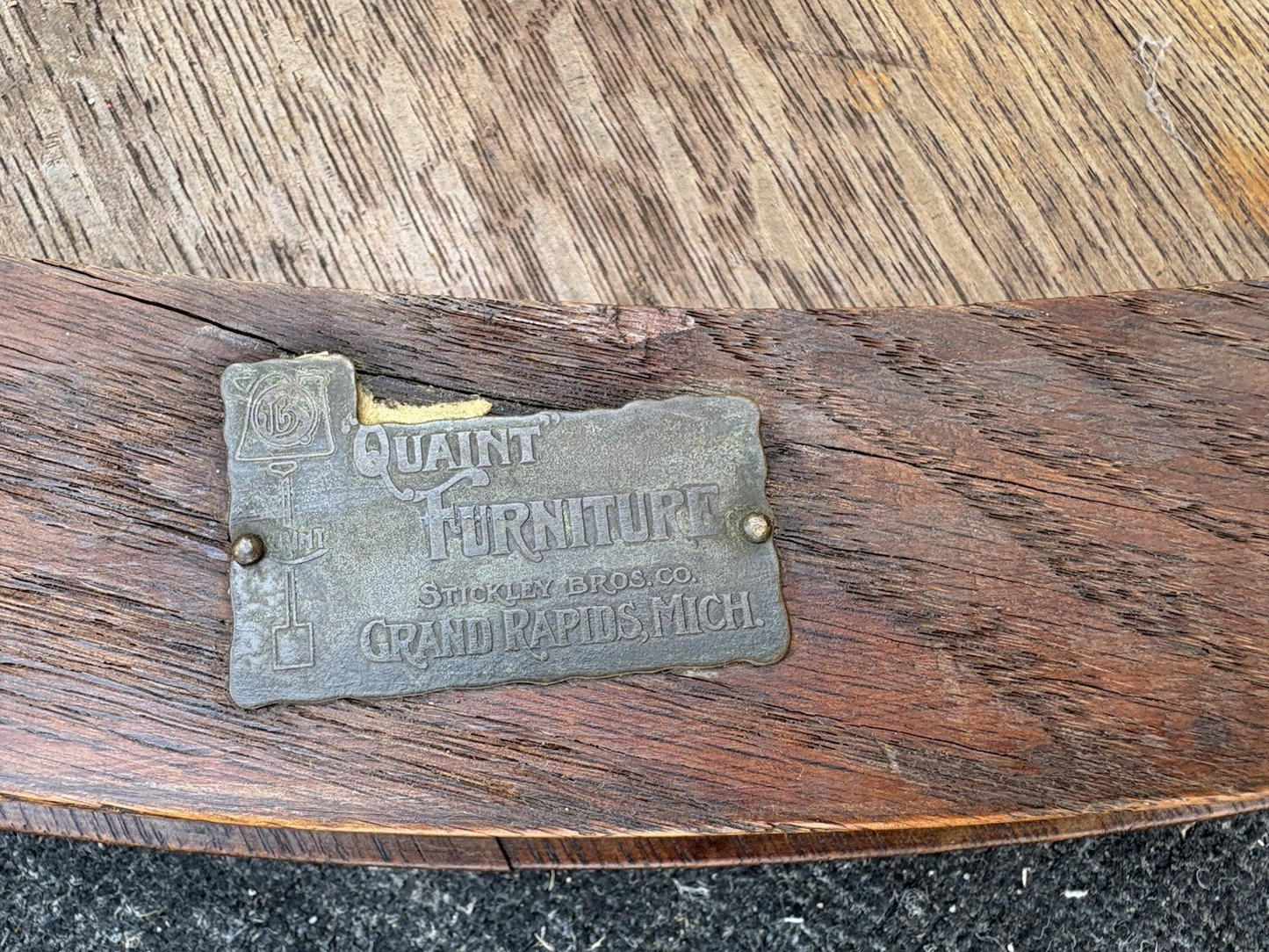 66884 QUAINT Stickley Round Dining Table Foyer Stand