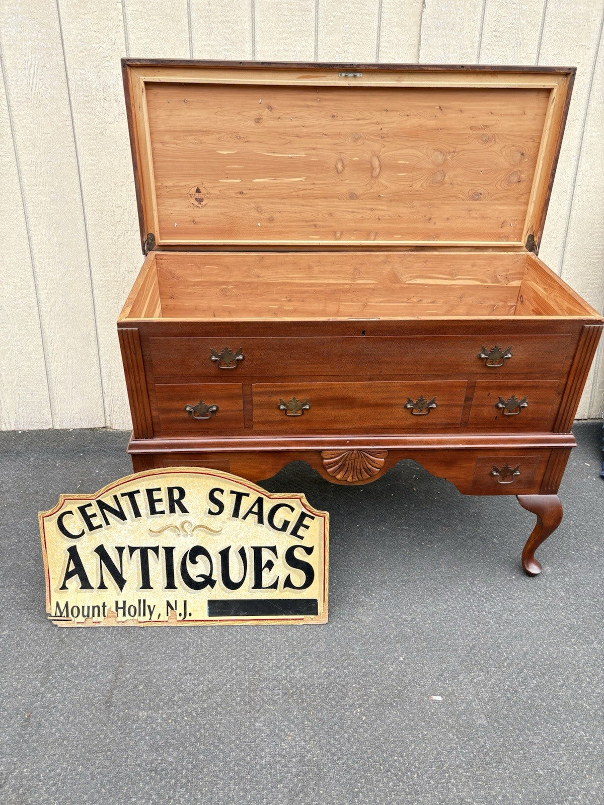 66786 Antique WEST BRANCH  Mahogany Blanket Cedar Lined Storage chest