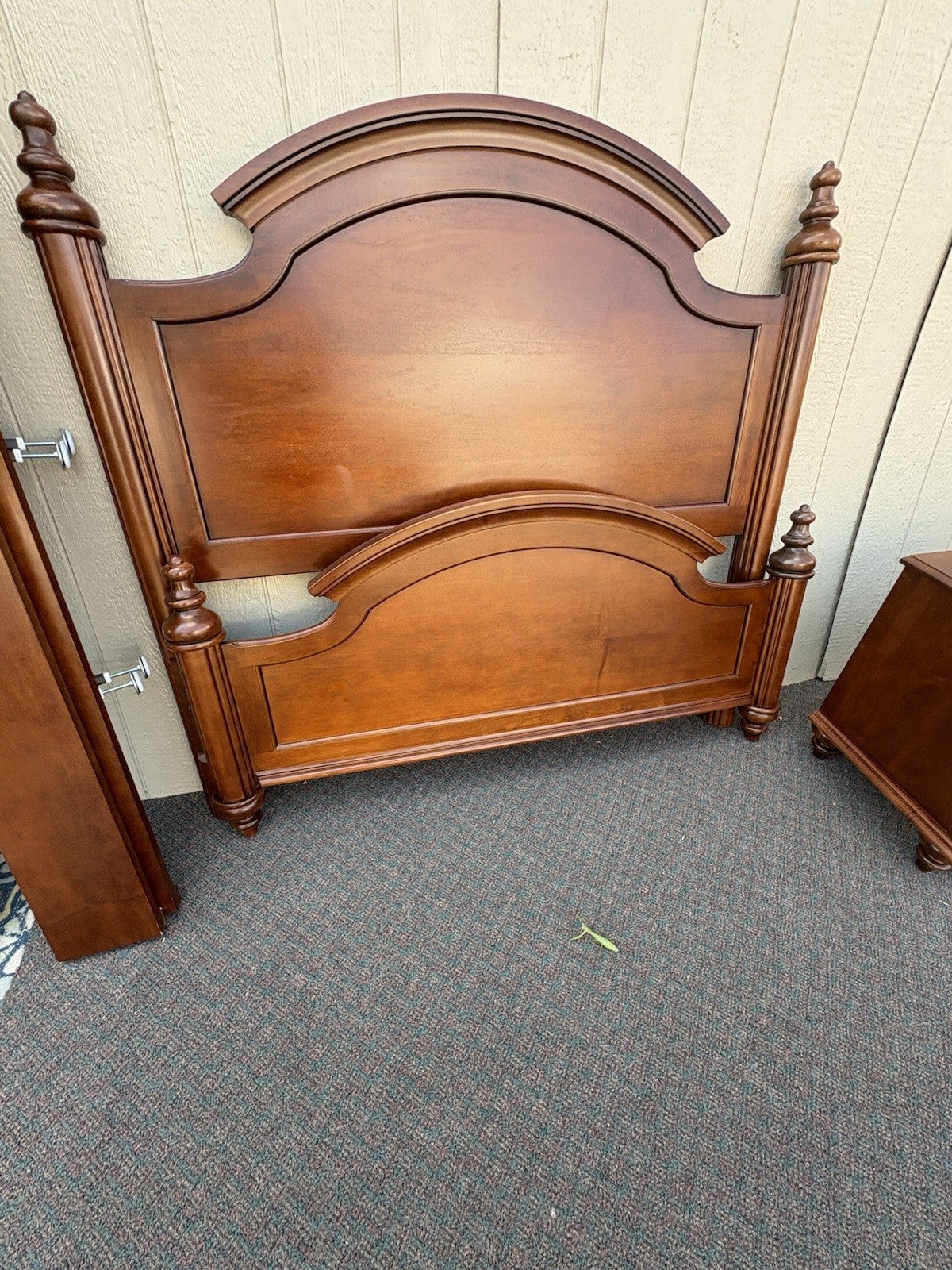 67025 KIMBALL Furniture Bedroom Set High, Low w/ Mirror. Queen Bed 2 Nightstands