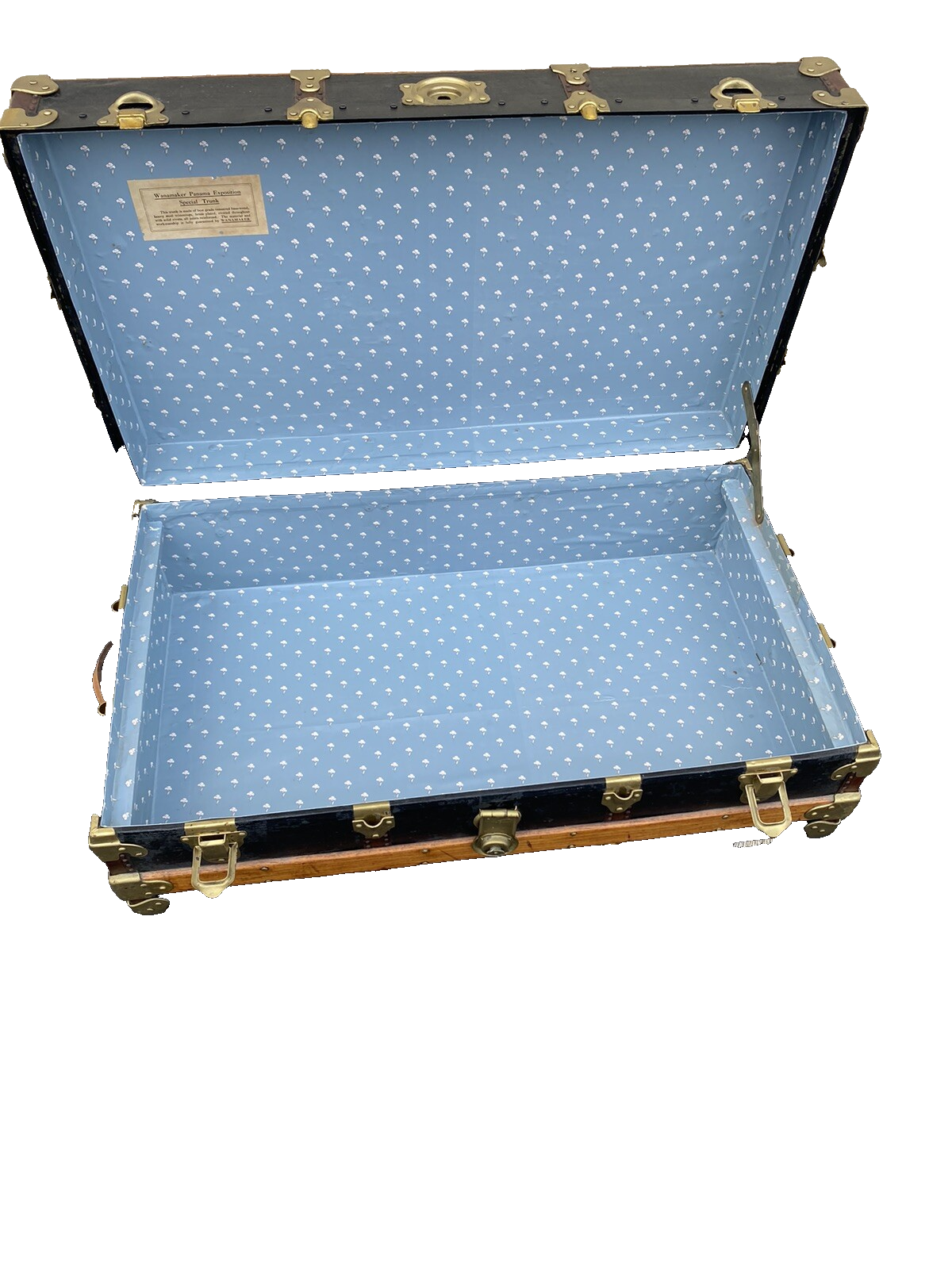 65633  Antique  WANAMAKER PANAMA EXPOSITION Flat Top Trunk with Covered tray