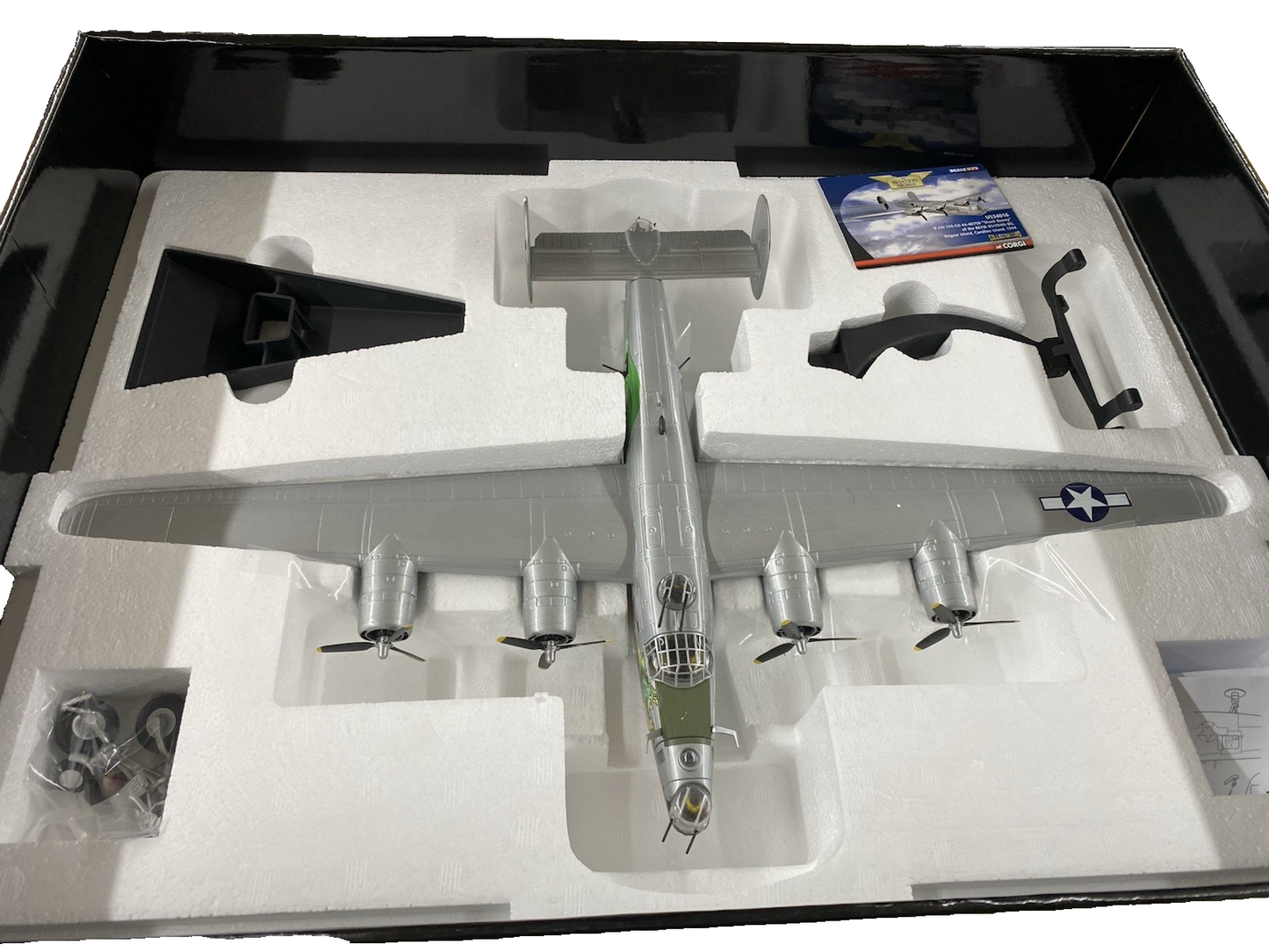 ES 231: Corgi B24 J Liberator Dragon and  his tail diecast Airplane AA34001