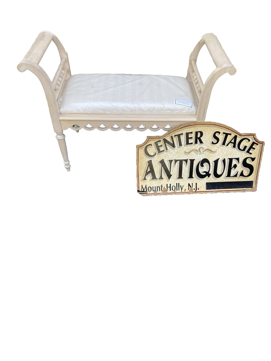 66613 LEXINGTON Furniture Window Bench Stool