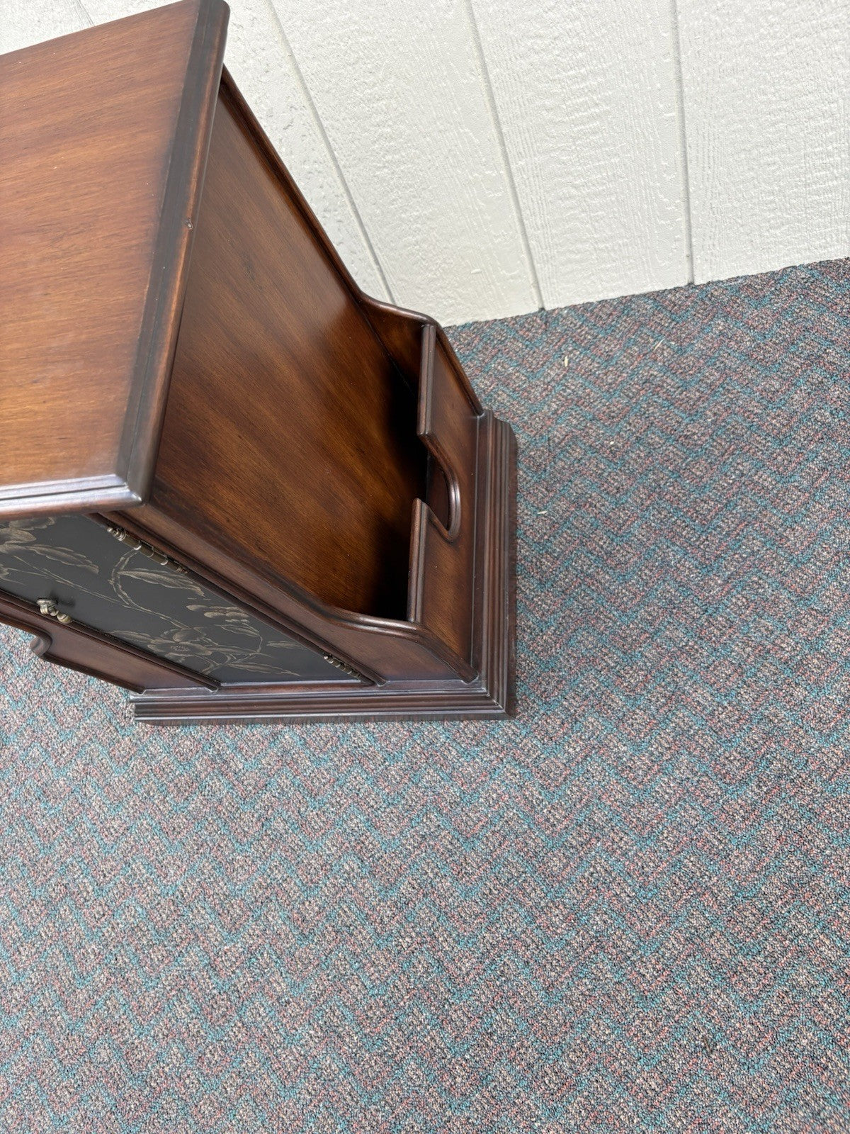 66983 Decorator Lamp Table Stand with Magazine Rack Sides