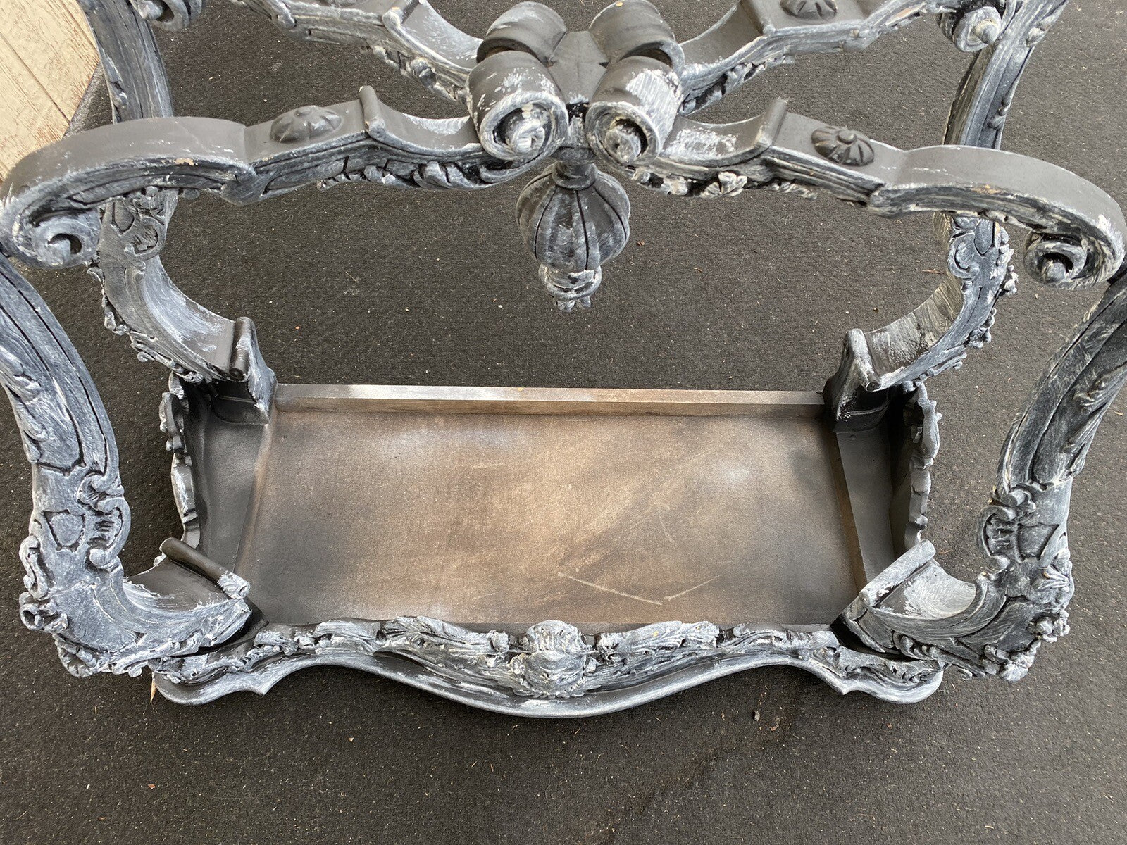 65115    Decorator Hand Carved Console Table Stand